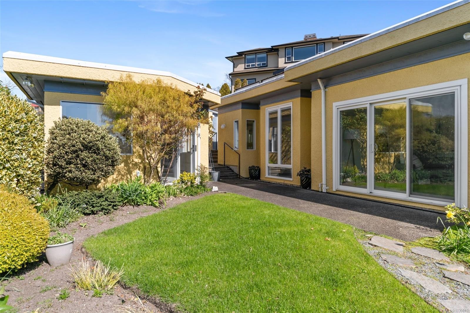 









312


Clifton

Terr,
Esquimalt,




BC
V9A 5X9

