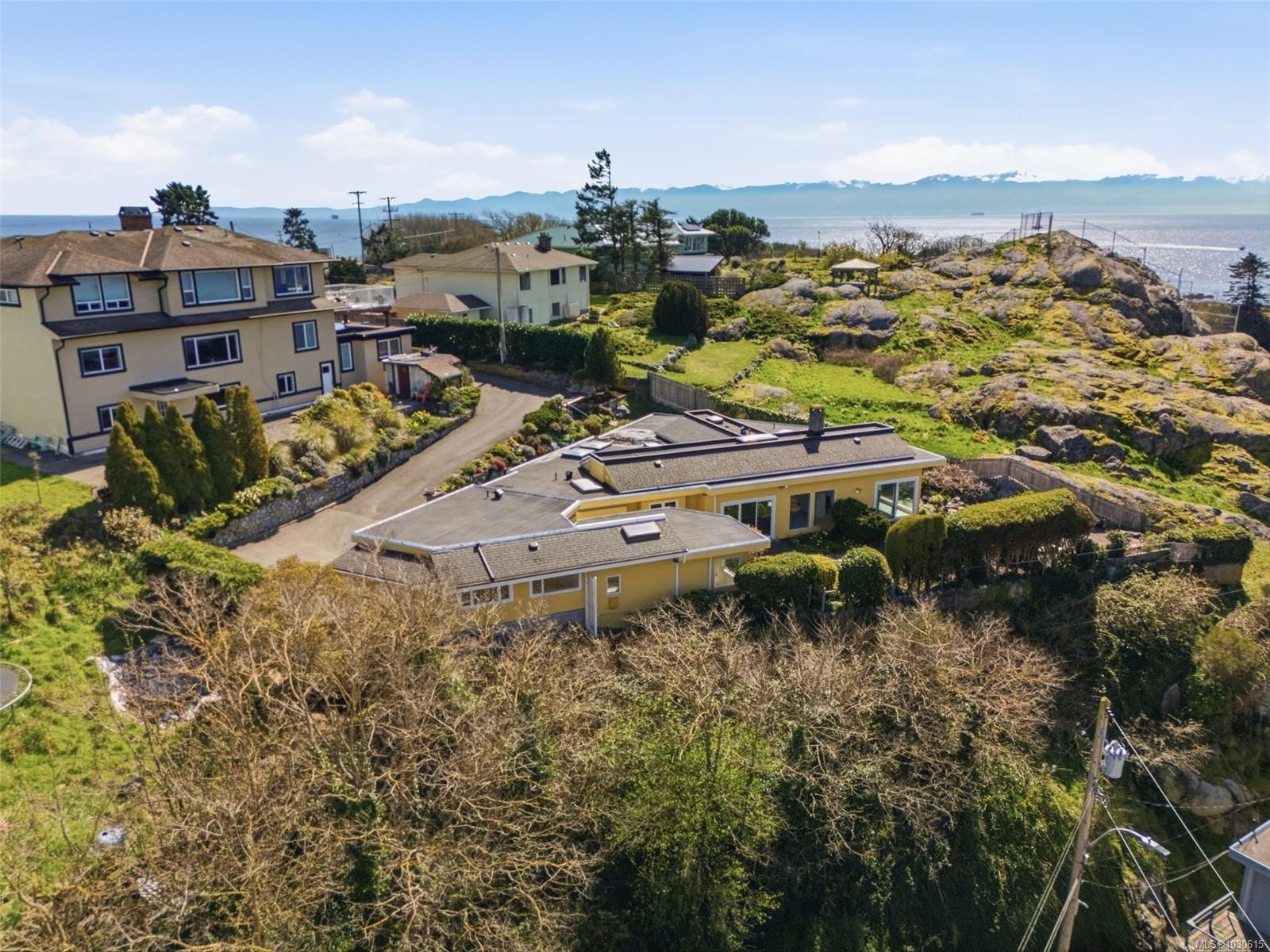 









312


Clifton

Terr,
Esquimalt,




BC
V9A 5X9

