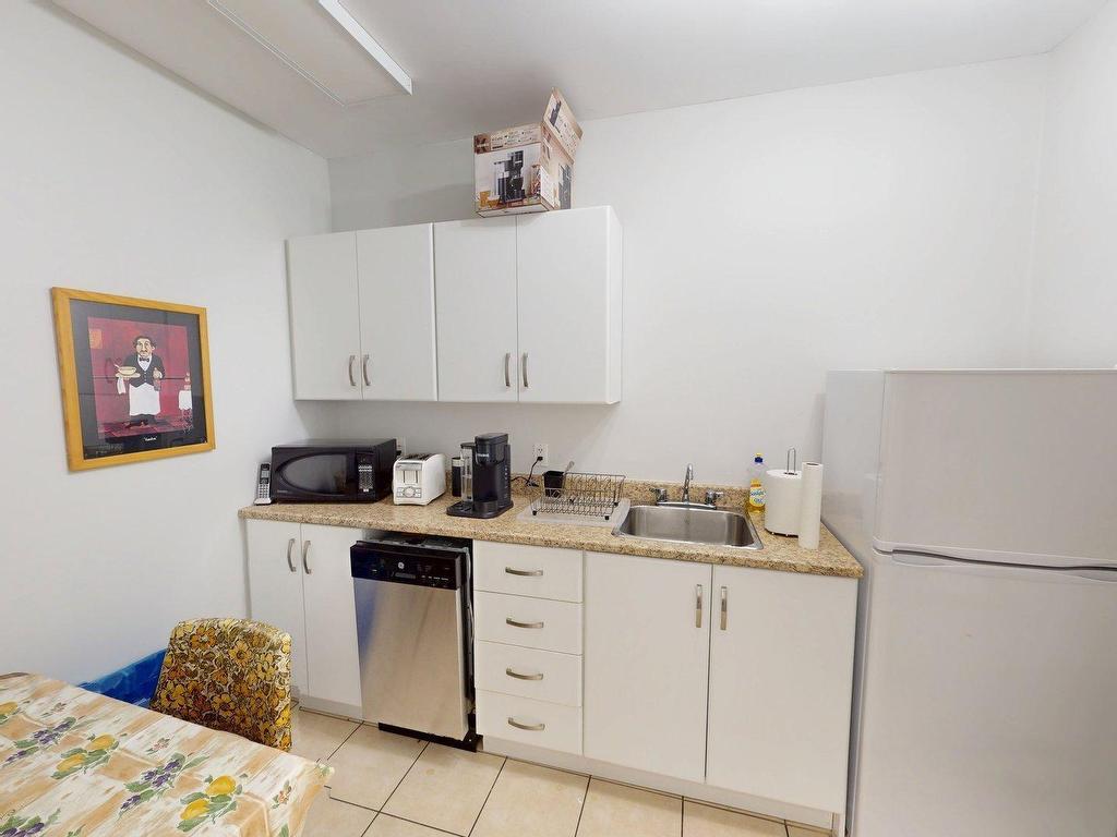 












165 Portland Street

,
Dartmouth,




NS
B2Y 1J2

