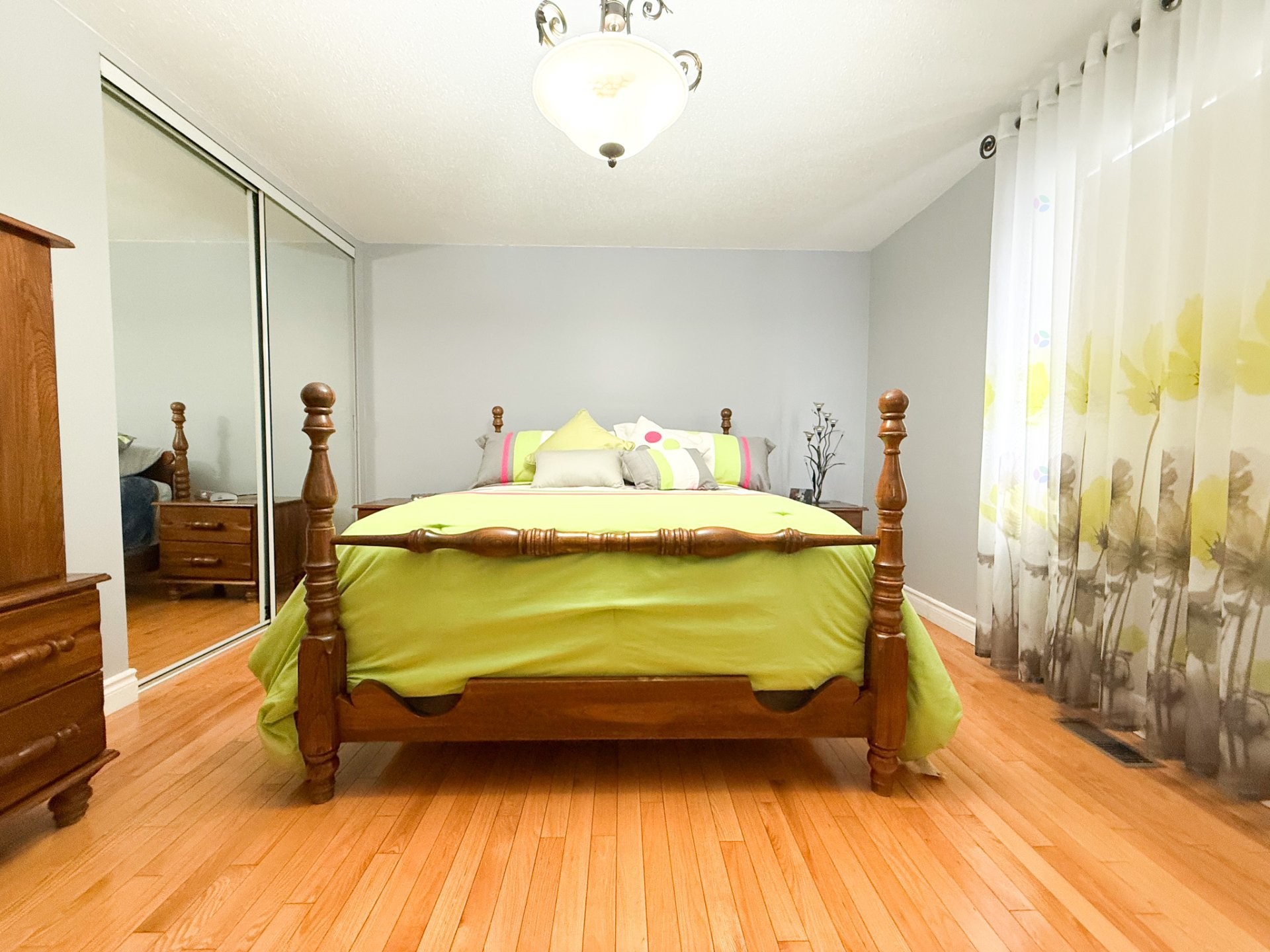 









136


Rue Thérèse

,
Gatineau (Gatineau),




QC
J8R3G8

