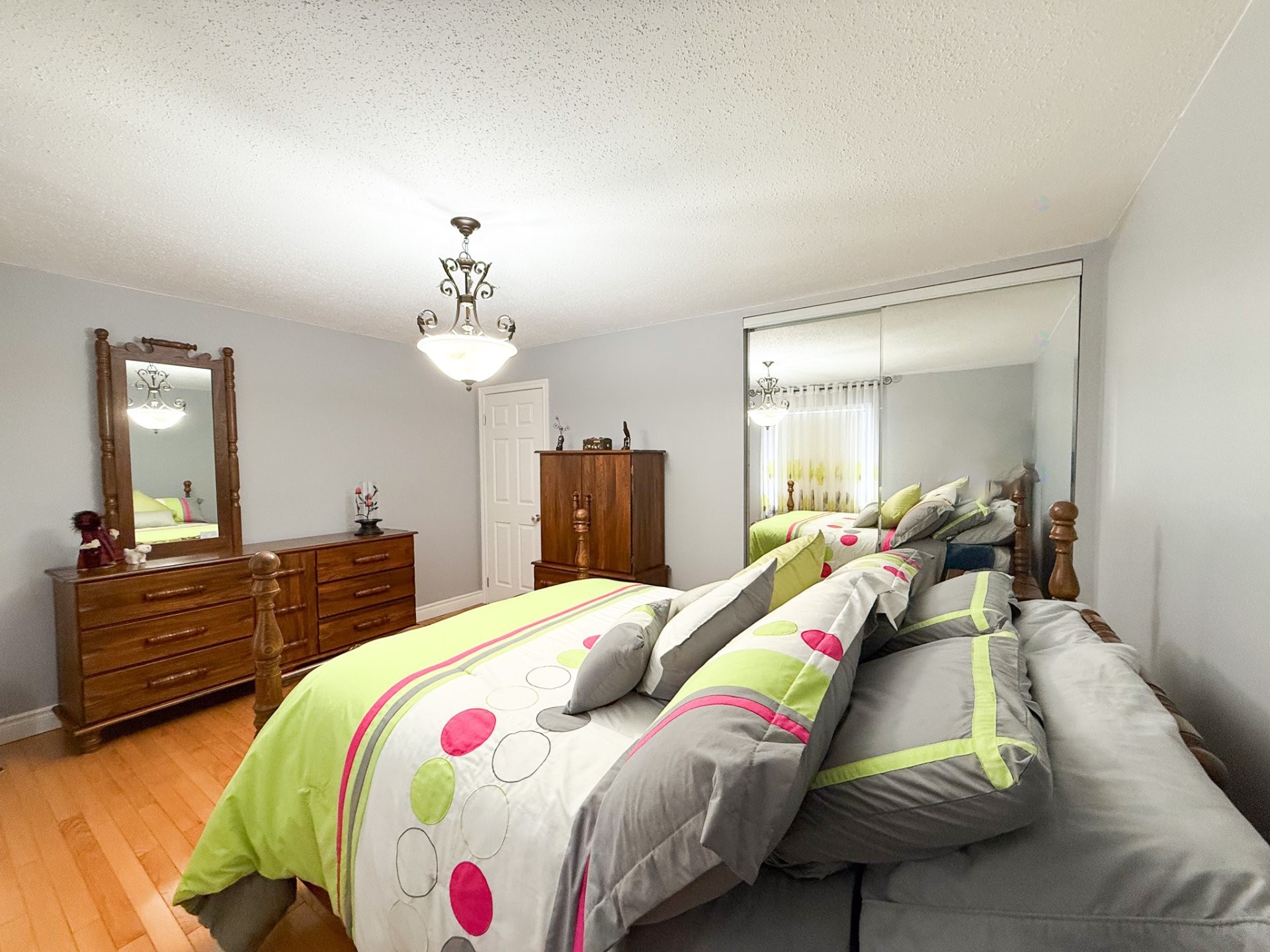 









136


Rue Thérèse

,
Gatineau (Gatineau),




QC
J8R3G8

