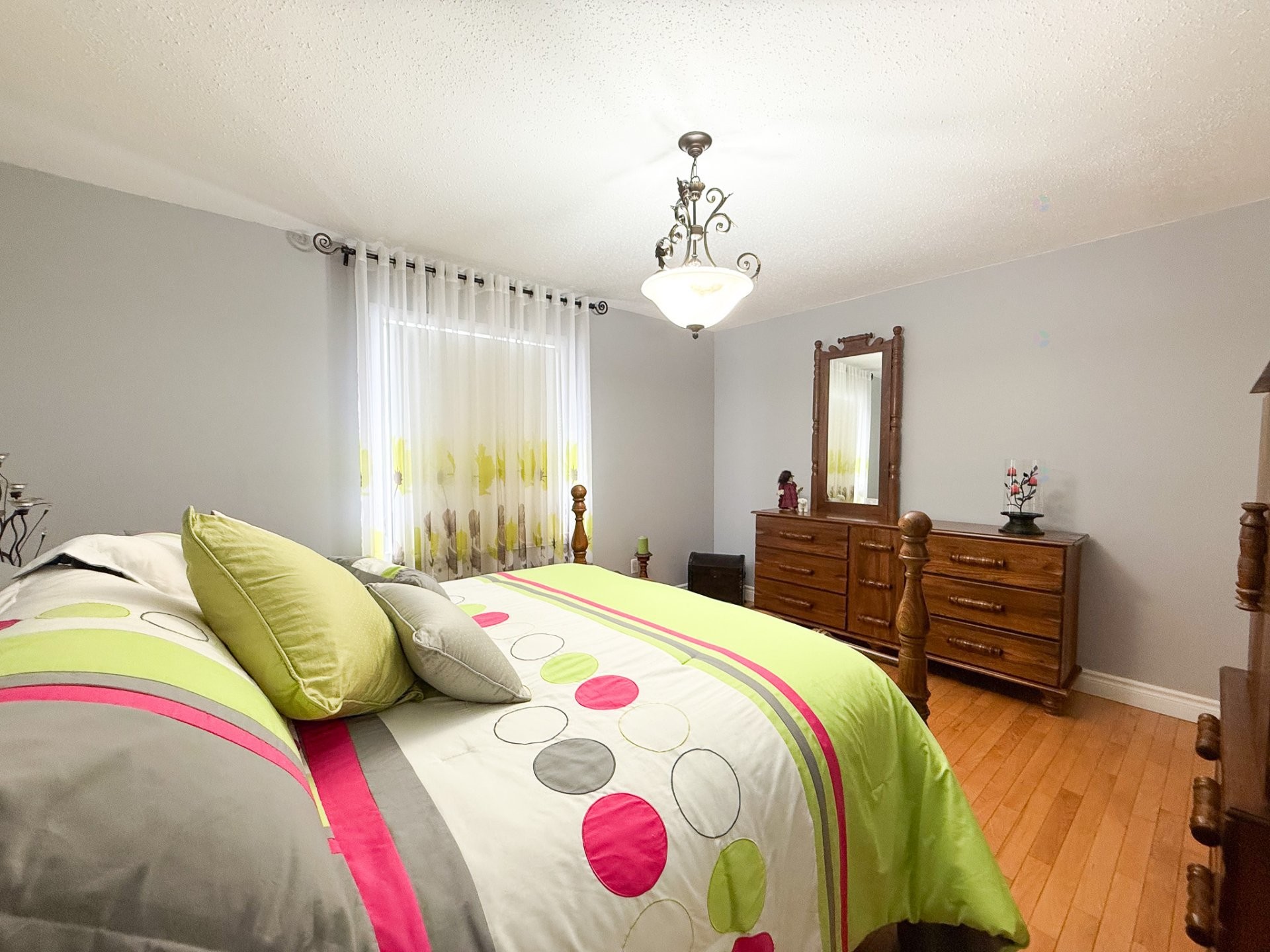 









136


Rue Thérèse

,
Gatineau (Gatineau),




QC
J8R3G8

