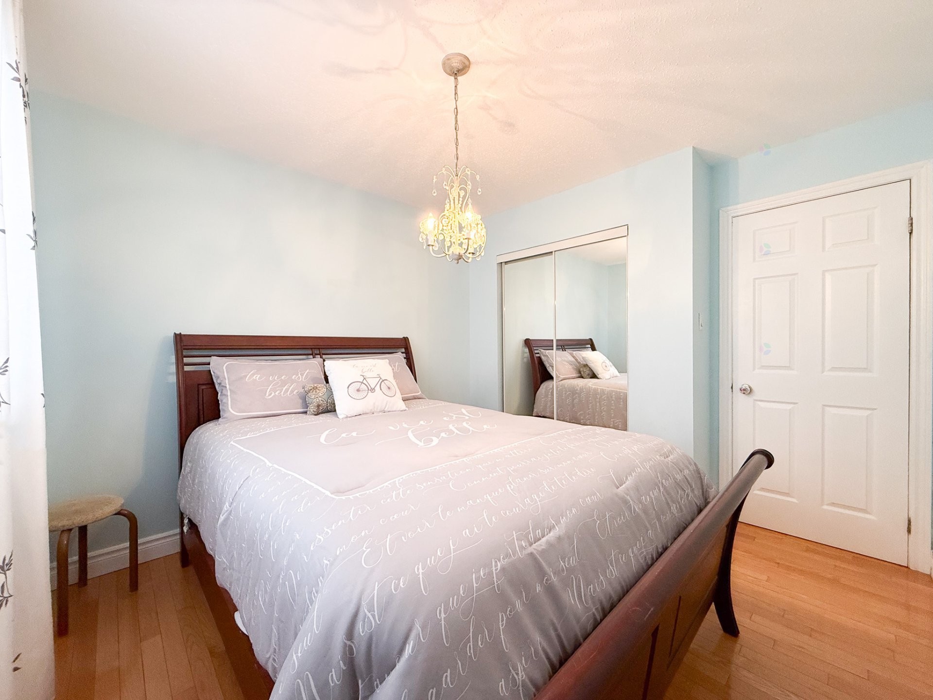 









136


Rue Thérèse

,
Gatineau (Gatineau),




QC
J8R3G8

