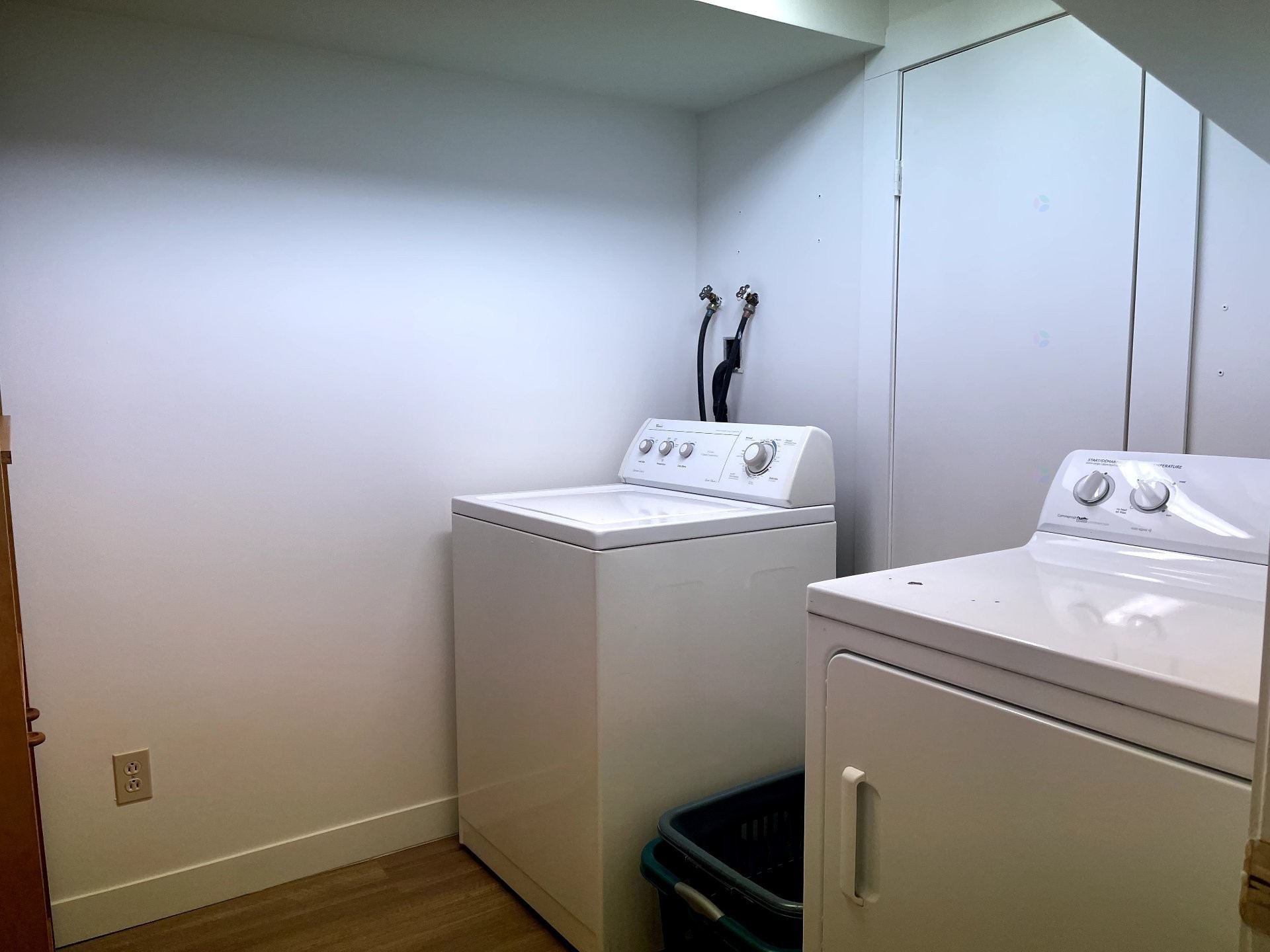 









182


Av. Duke-of-Kent

,
Pointe-Claire,




QC
H9R1Y3

