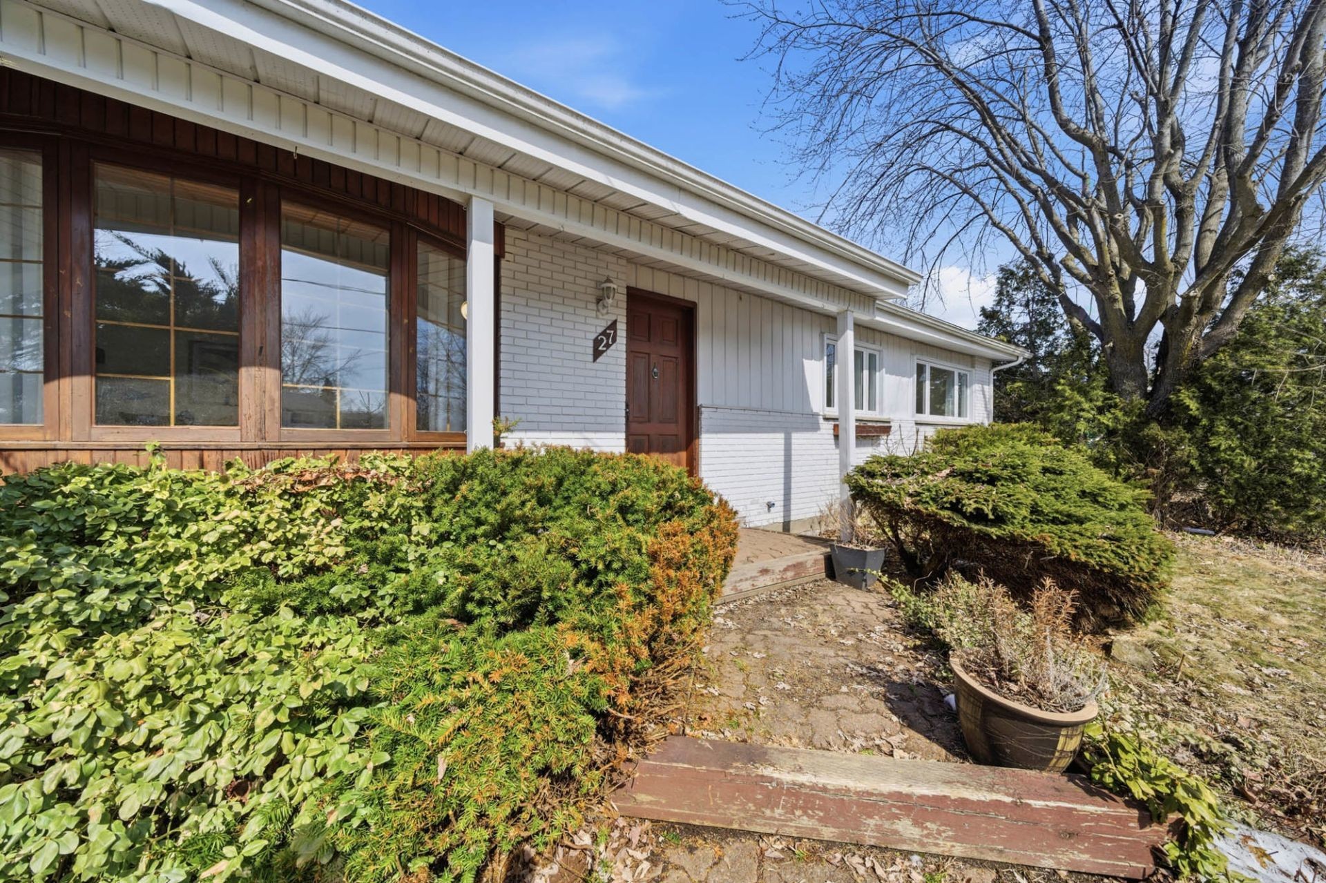 









27


Rue des Pins

,
Saint-Basile-le-Grand,




QC
J3N1L5

