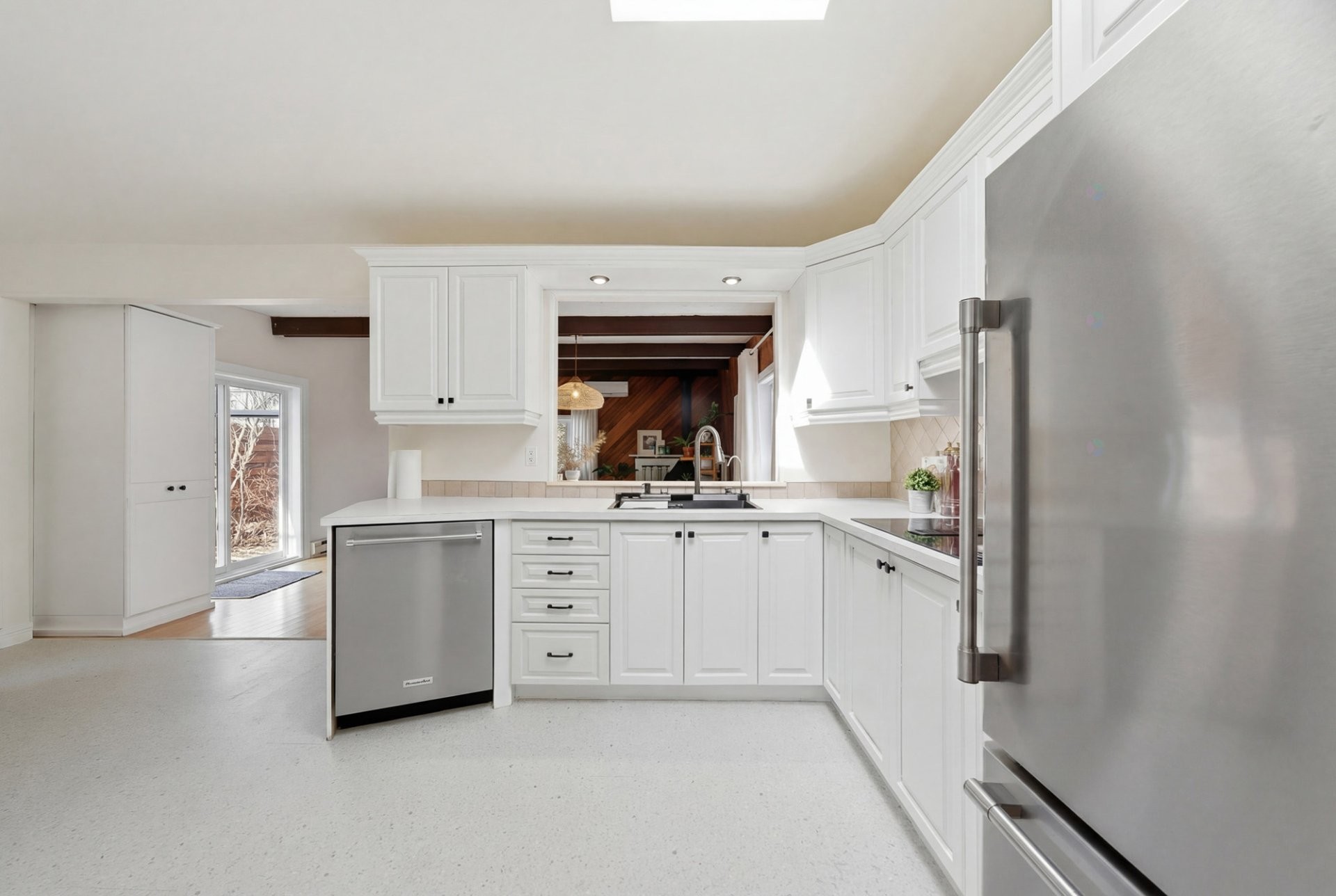 









27


Rue des Pins

,
Saint-Basile-le-Grand,




QC
J3N1L5

