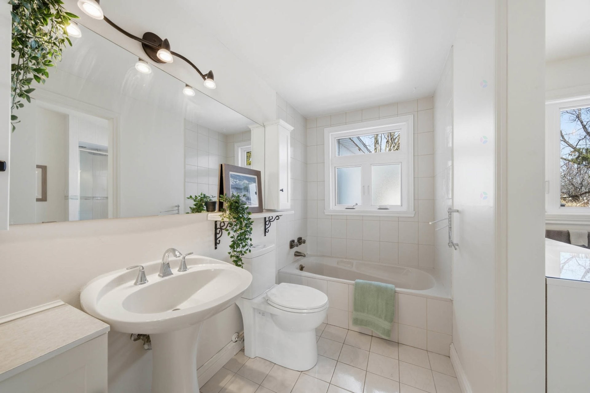 









27


Rue des Pins

,
Saint-Basile-le-Grand,




QC
J3N1L5

