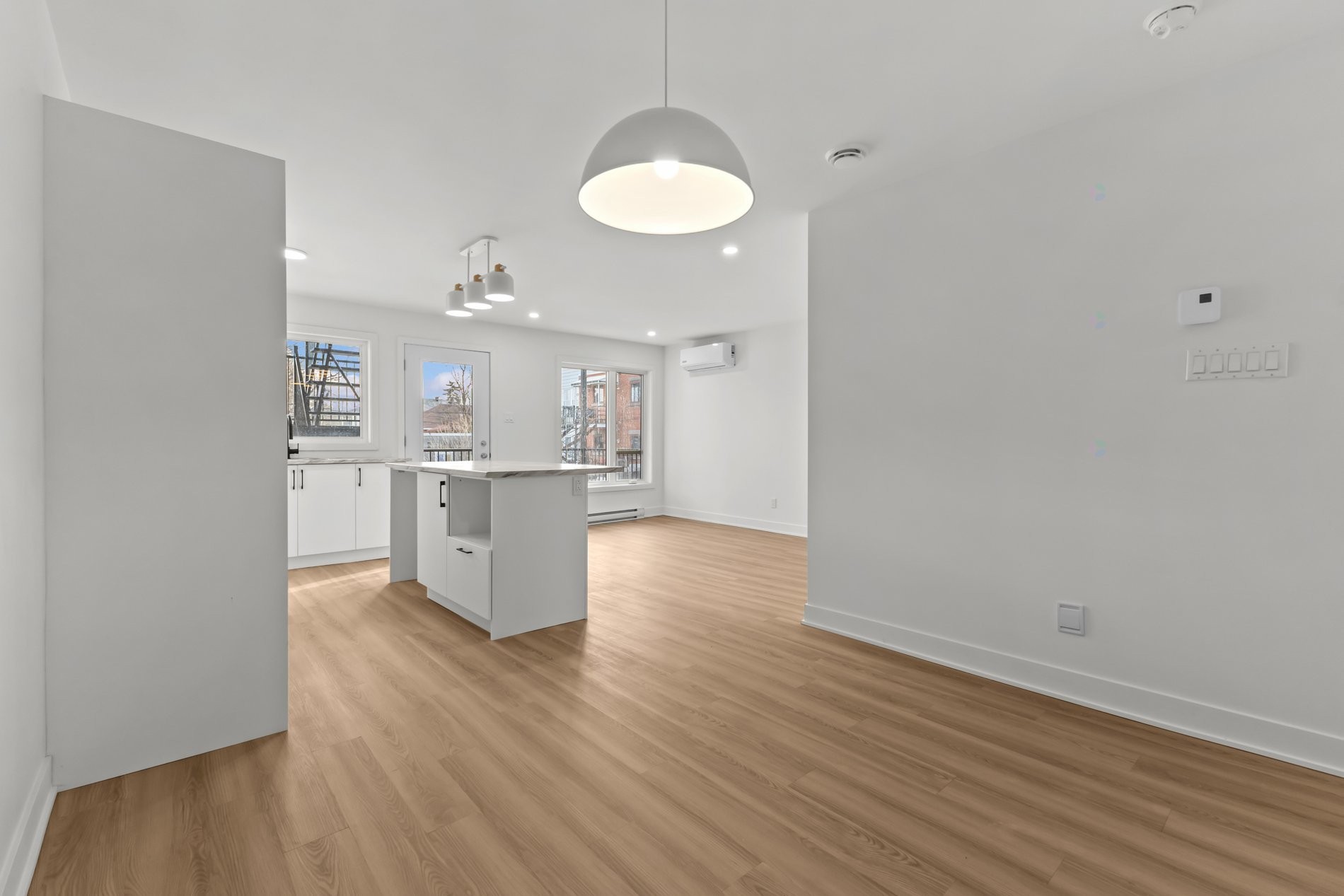 









855

 - 859


Rue Sherbrooke

,
Montréal (Lachine),




QC
H8S1H3

