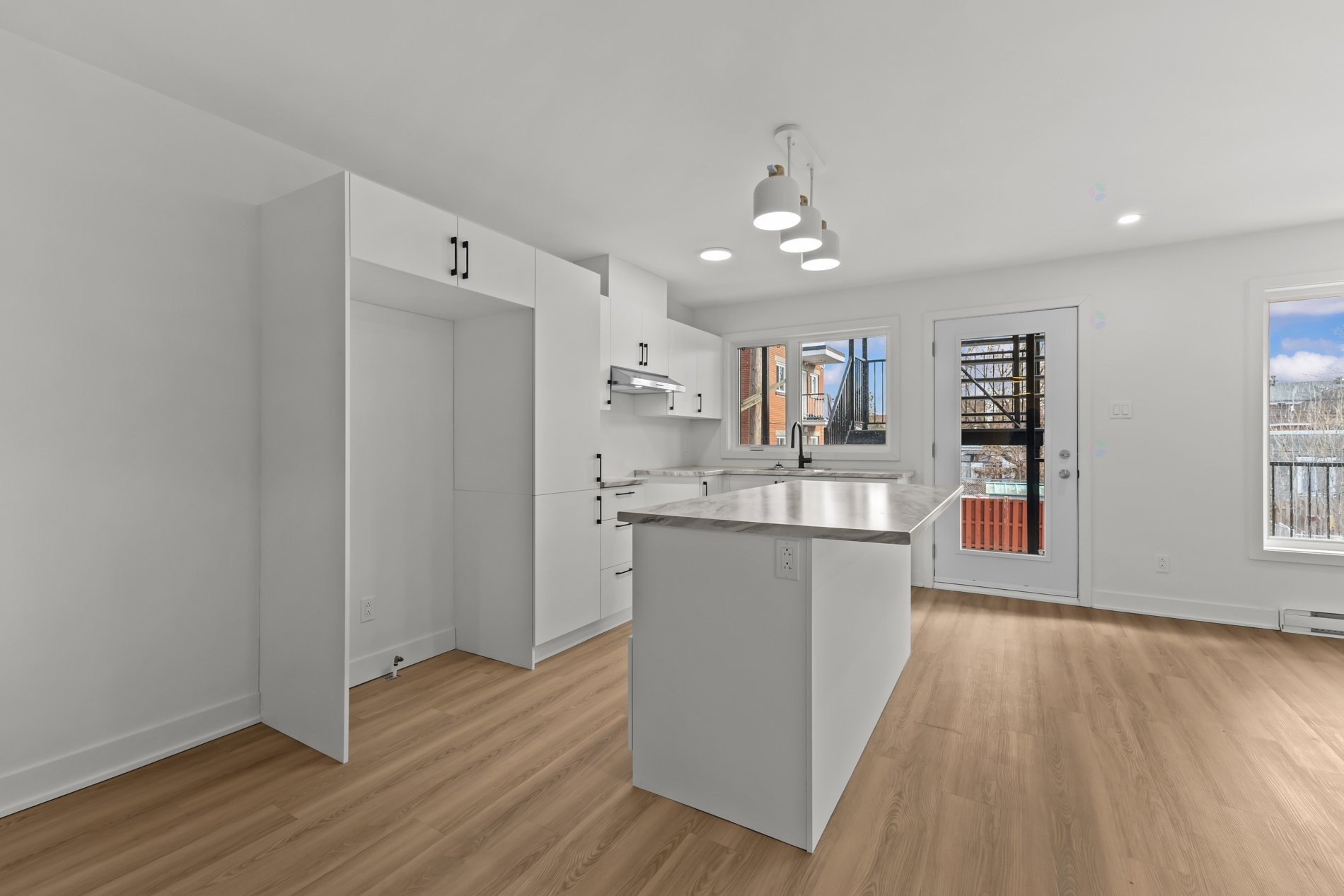 









855

 - 859


Rue Sherbrooke

,
Montréal (Lachine),




QC
H8S1H3

