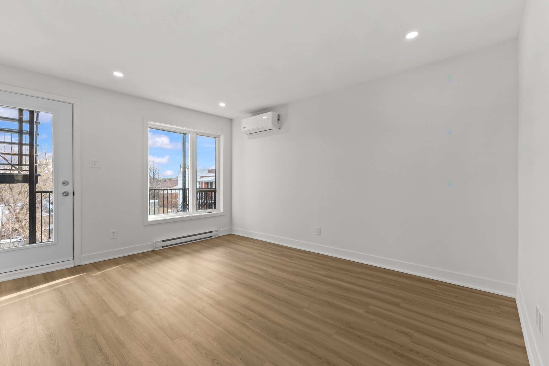 









855

 - 859


Rue Sherbrooke

,
Montréal (Lachine),




QC
H8S1H3

