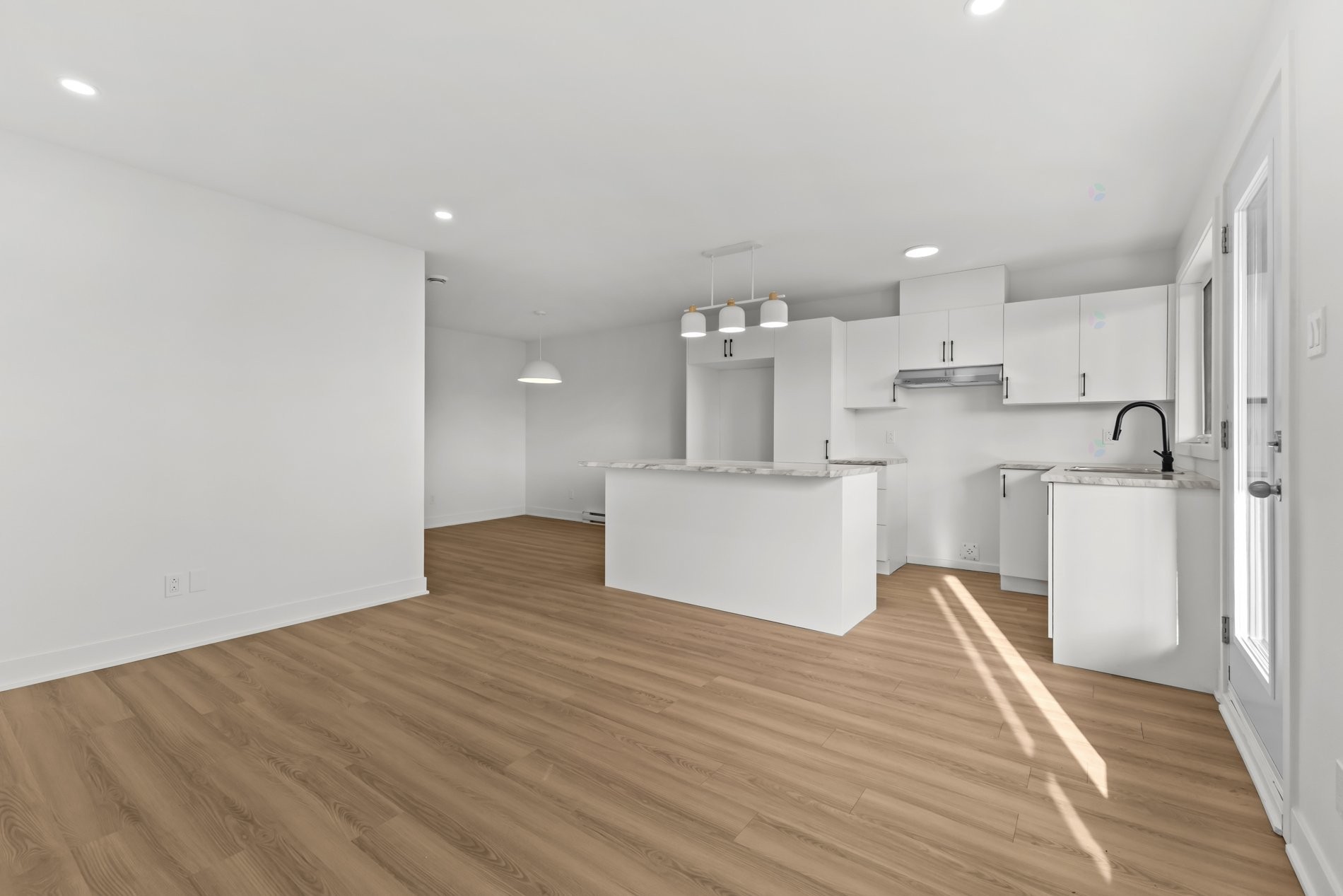 









855

 - 859


Rue Sherbrooke

,
Montréal (Lachine),




QC
H8S1H3

