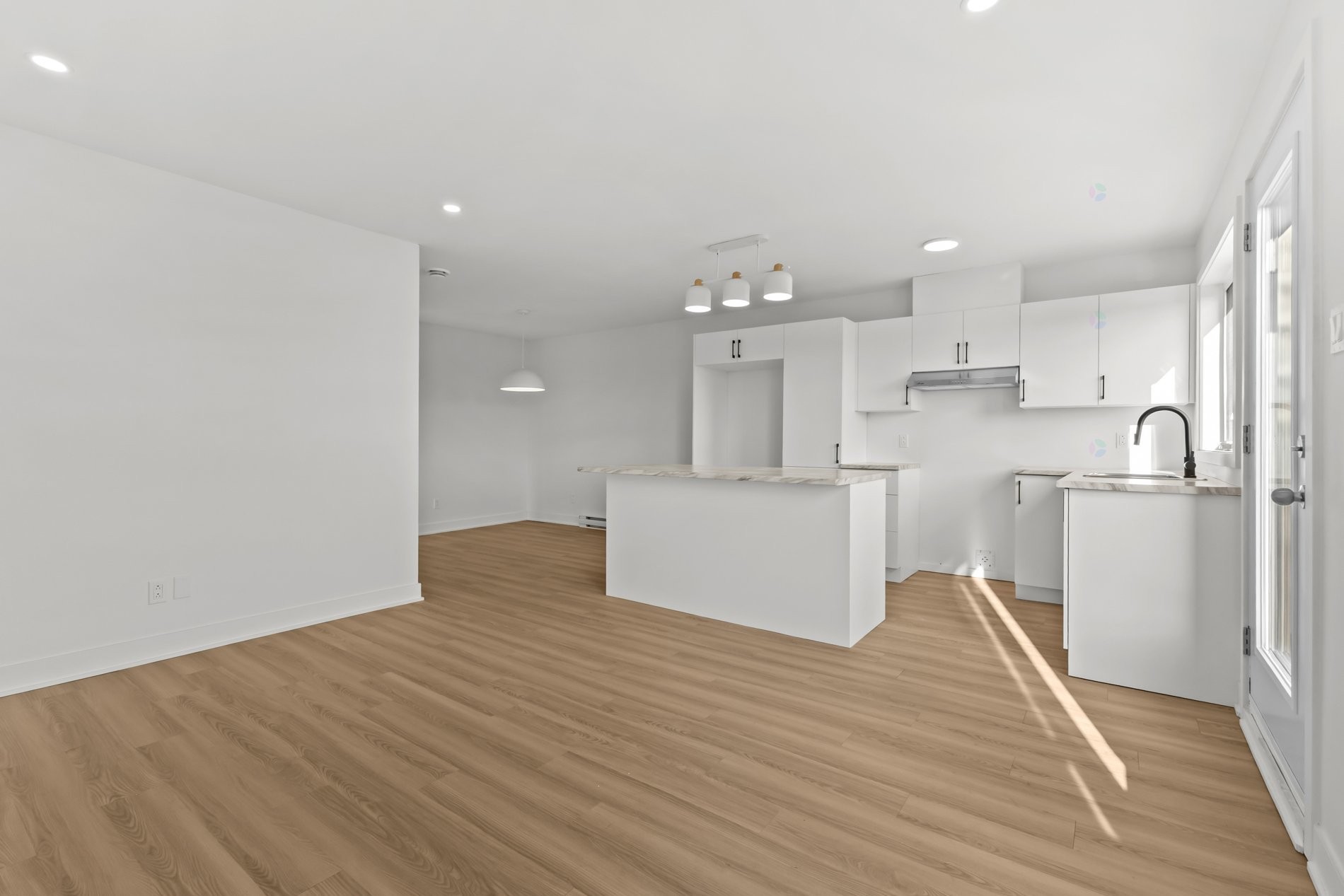 









855

 - 859


Rue Sherbrooke

,
Montréal (Lachine),




QC
H8S1H3

