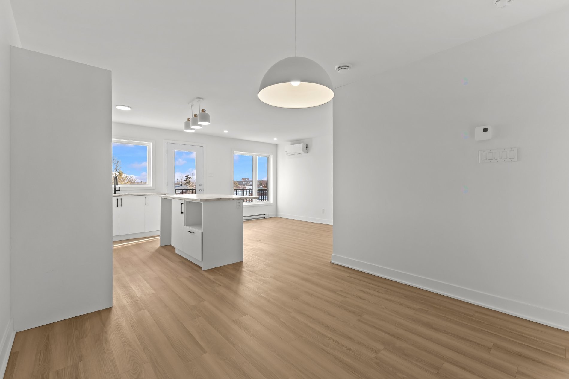 









855

 - 859


Rue Sherbrooke

,
Montréal (Lachine),




QC
H8S1H3

