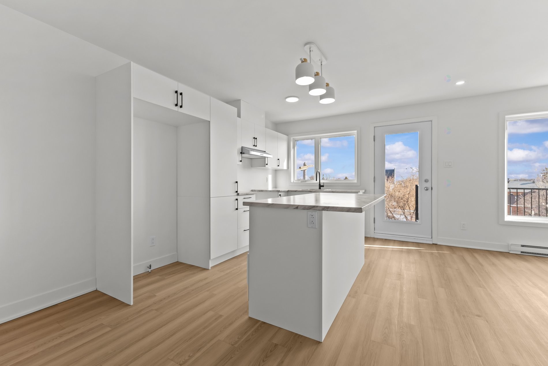 









855

 - 859


Rue Sherbrooke

,
Montréal (Lachine),




QC
H8S1H3

