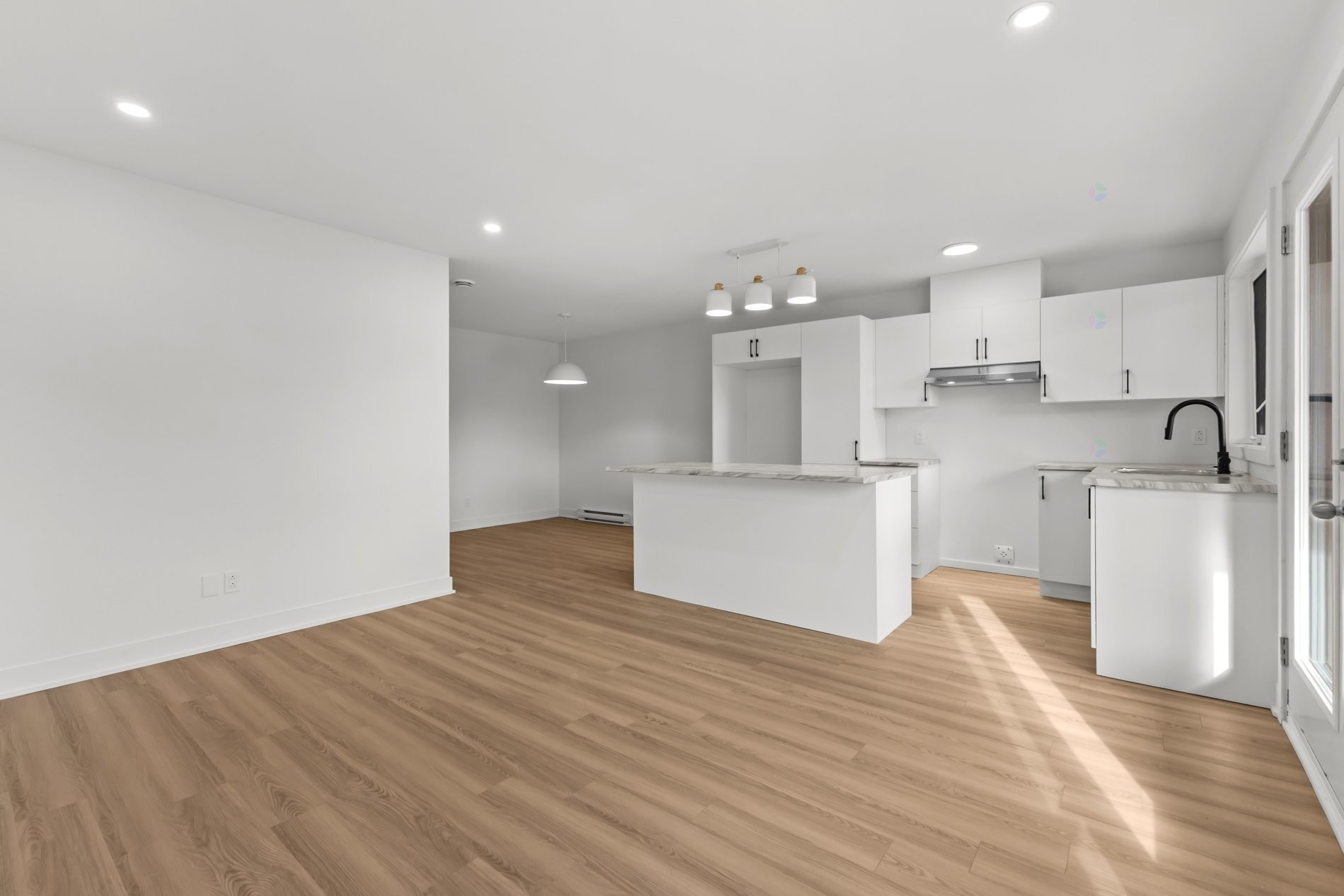 









855

 - 859


Rue Sherbrooke

,
Montréal (Lachine),




QC
H8S1H3

