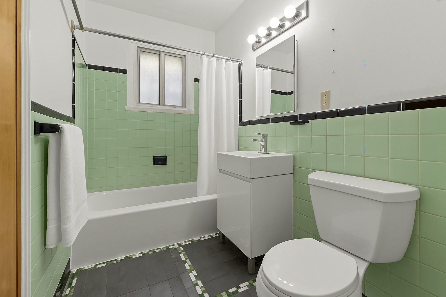 









865

 - 875


Rue Sherbrooke

,
Montréal (Lachine),




QC
H8S1H3

