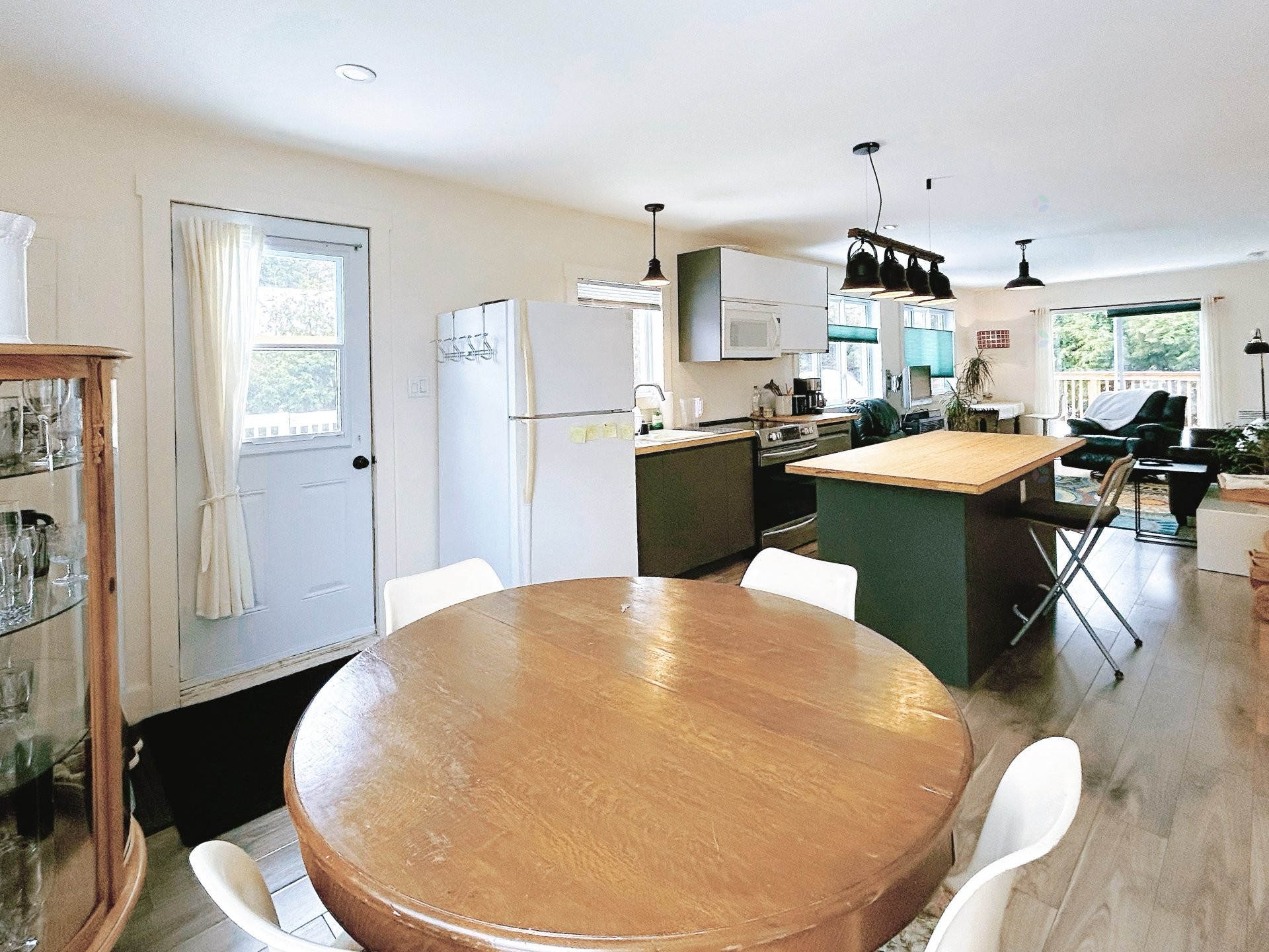 









58A


Av. du Havre-des-Neiges

,
Saint-Sauveur,




QC
J0R1R4

