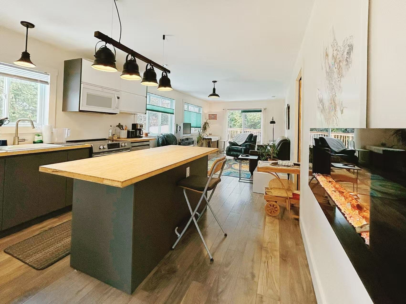 









58A


Av. du Havre-des-Neiges

,
Saint-Sauveur,




QC
J0R1R4

