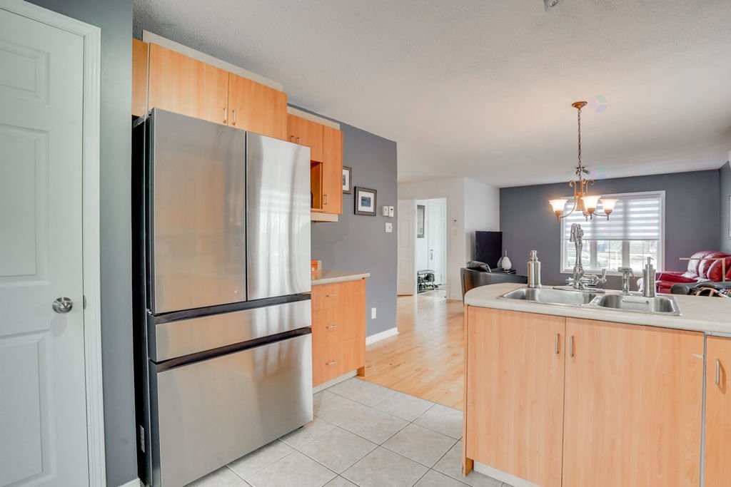 









1294


Rue d'Alma

,
Gatineau (Gatineau),




QC
J8R3J4

