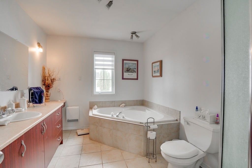 









1294


Rue d'Alma

,
Gatineau (Gatineau),




QC
J8R3J4

