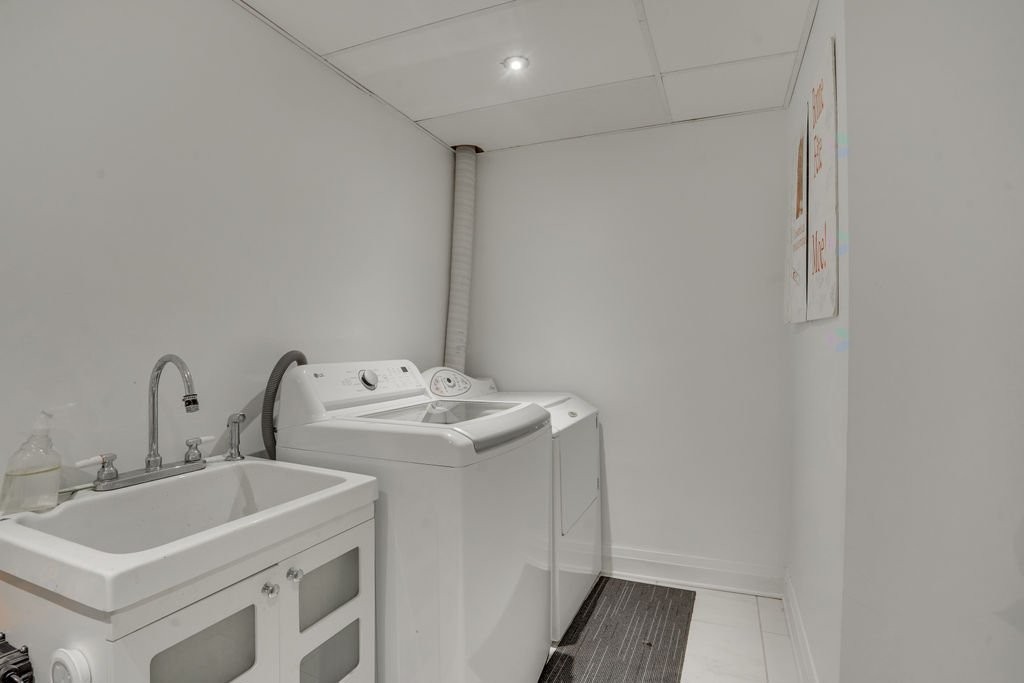 









1294


Rue d'Alma

,
Gatineau (Gatineau),




QC
J8R3J4

