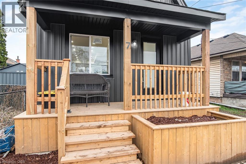 












7 STAPLETON Avenue

,
Hamilton,




Ontario
L8H3N5

