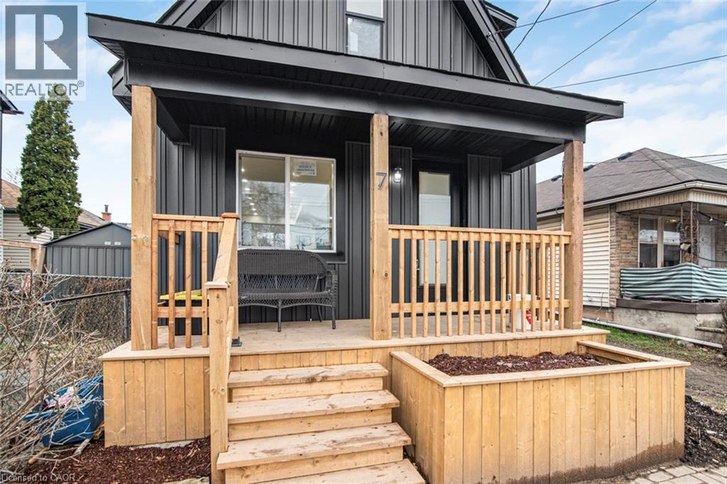 












7 STAPLETON Avenue

,
Hamilton,




Ontario
L8H3N5

