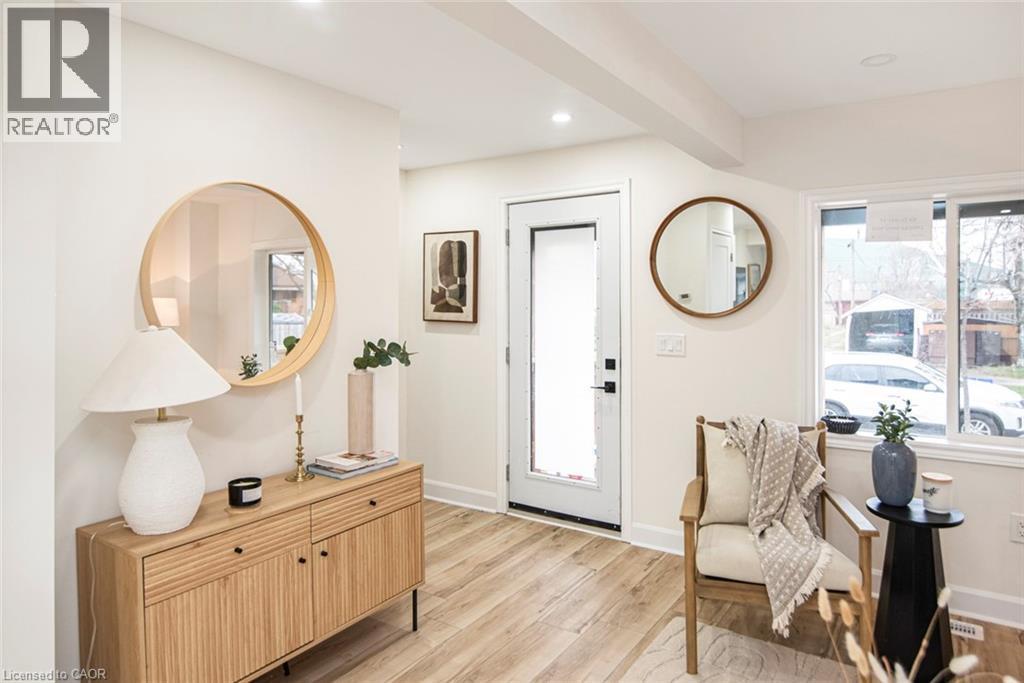 












7 STAPLETON Avenue

,
Hamilton,




Ontario
L8H3N5

