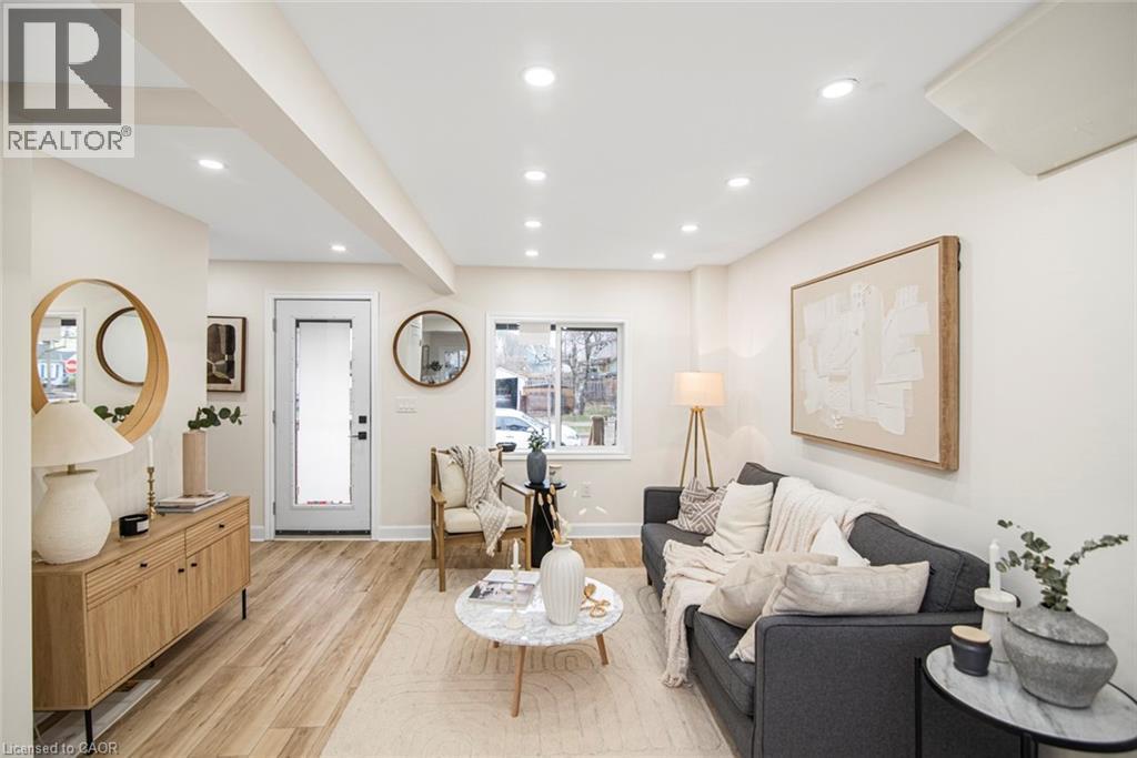 












7 STAPLETON Avenue

,
Hamilton,




Ontario
L8H3N5


