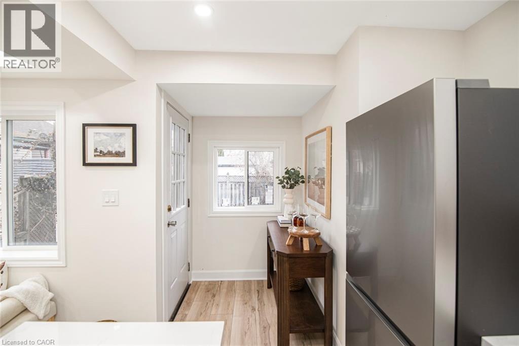 












7 STAPLETON Avenue

,
Hamilton,




Ontario
L8H3N5

