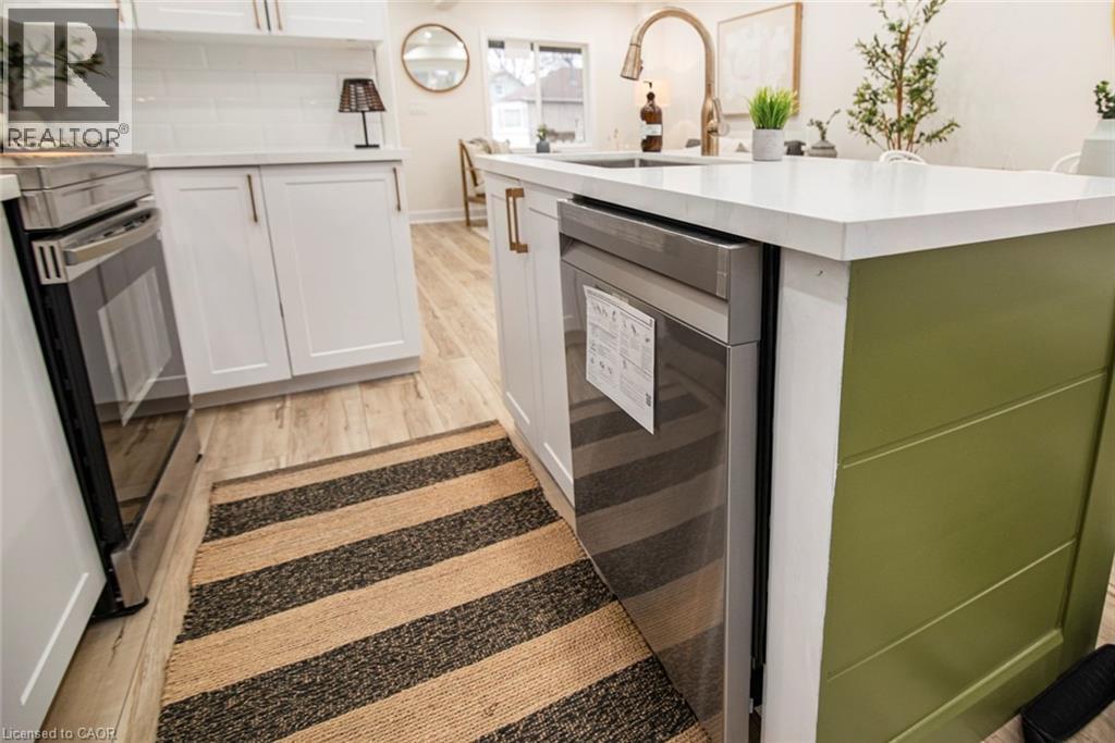 












7 STAPLETON Avenue

,
Hamilton,




Ontario
L8H3N5

