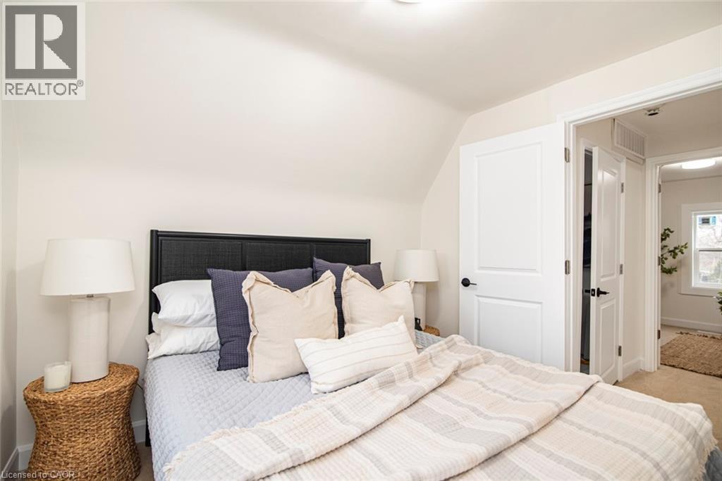 












7 STAPLETON Avenue

,
Hamilton,




Ontario
L8H3N5

