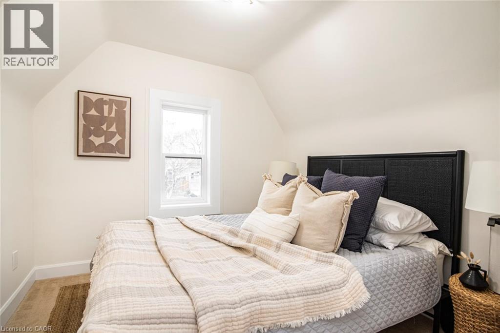












7 STAPLETON Avenue

,
Hamilton,




Ontario
L8H3N5

