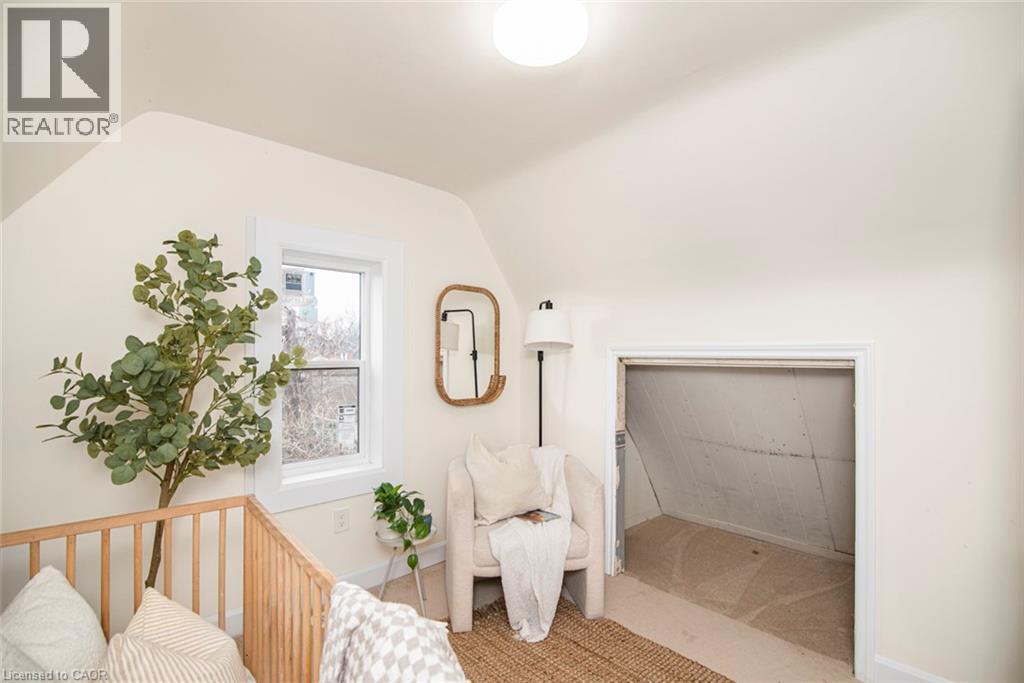 












7 STAPLETON Avenue

,
Hamilton,




Ontario
L8H3N5


