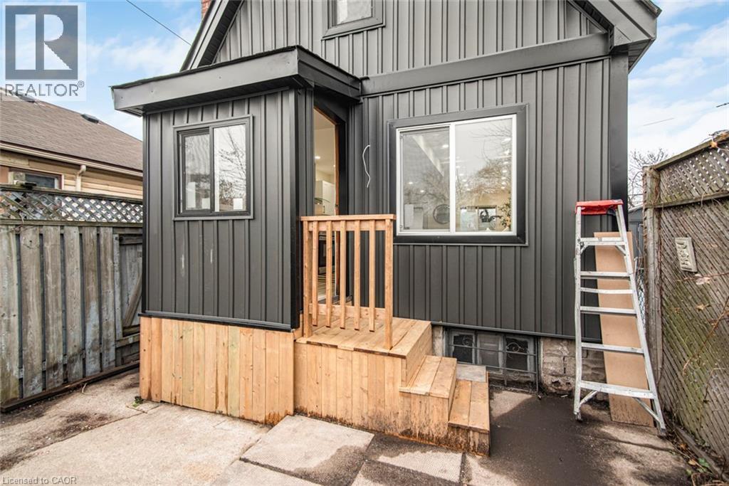 












7 STAPLETON Avenue

,
Hamilton,




Ontario
L8H3N5

