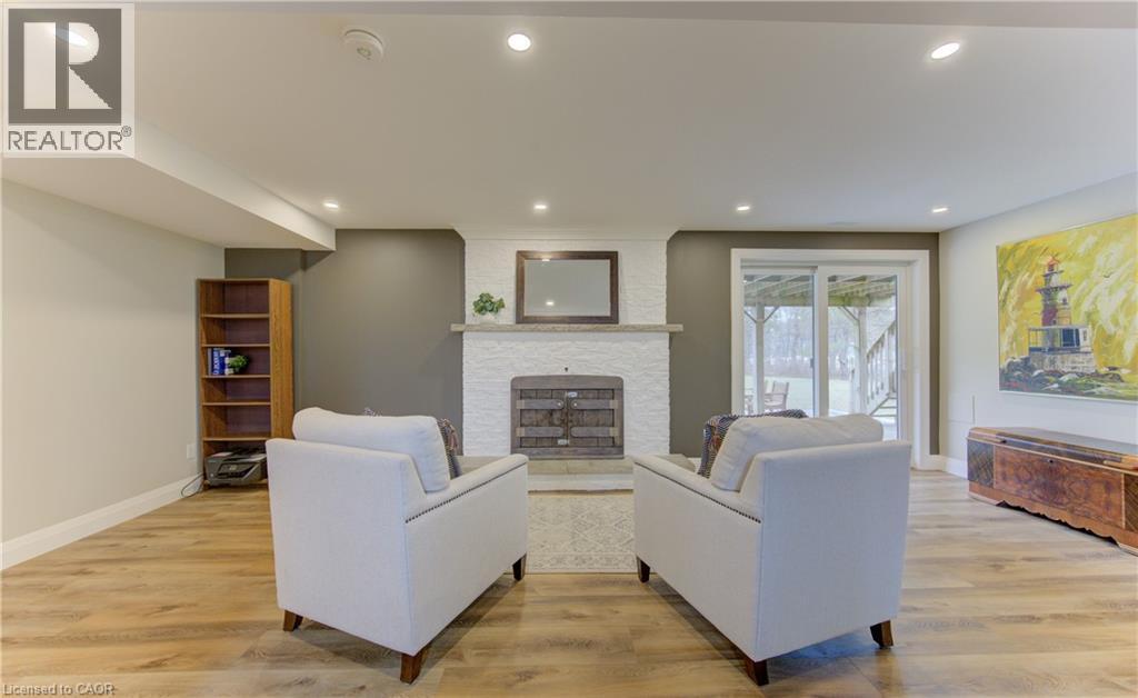 












395 WARRINGTON Drive

,
Waterloo,




Ontario
N2L2P7

