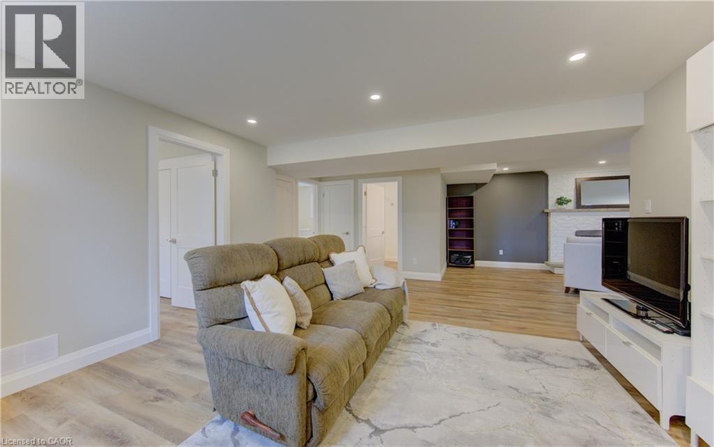 












395 WARRINGTON Drive

,
Waterloo,




Ontario
N2L2P7

