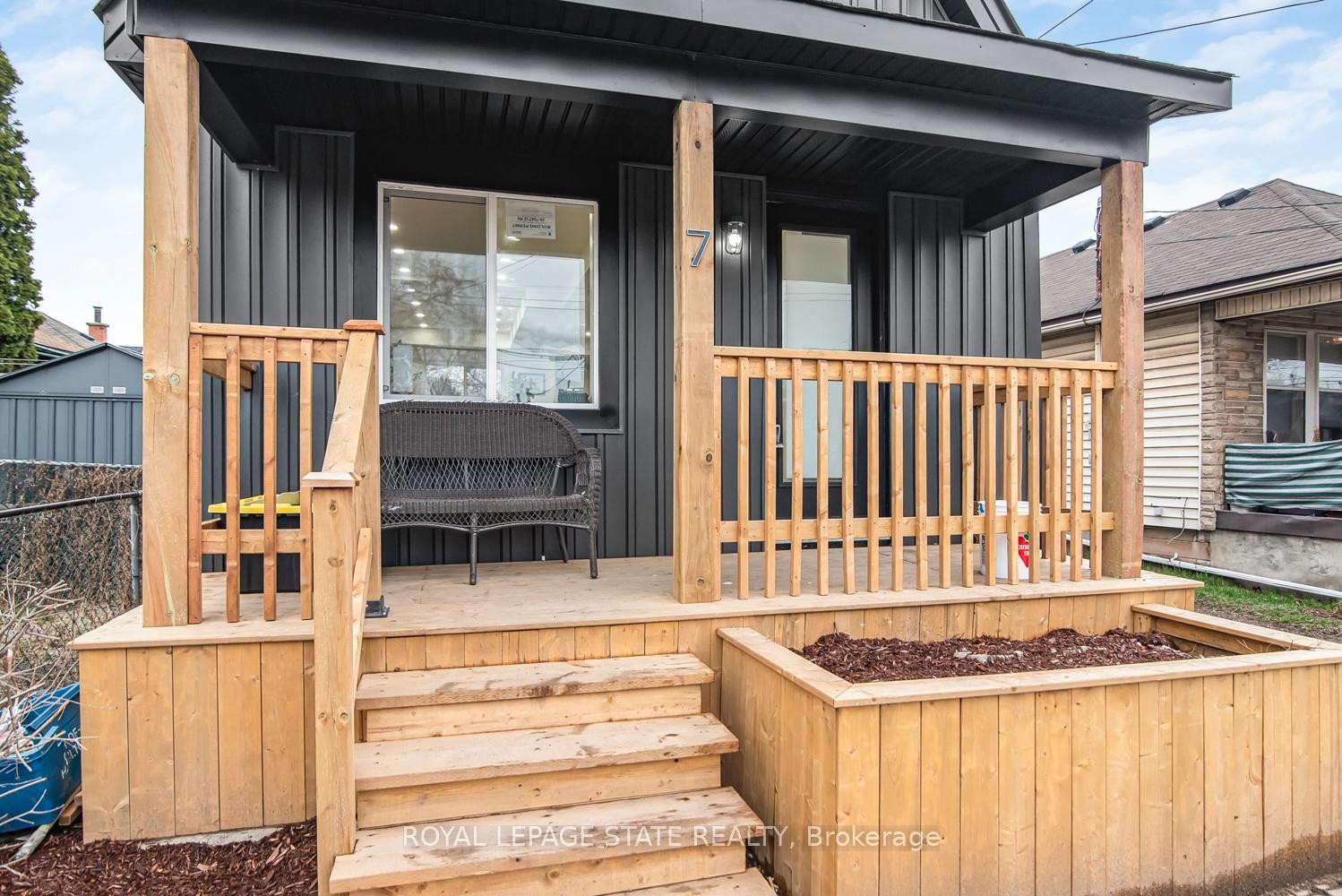 









7


Stapleton

Avenue,
Hamilton,




ON
L8H 3N4

