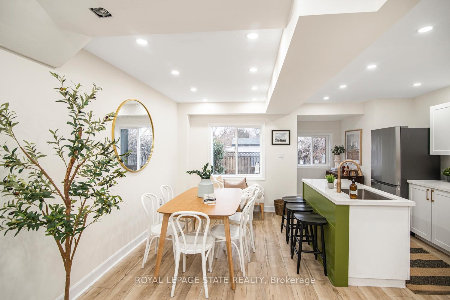 









7


Stapleton

Avenue,
Hamilton,




ON
L8H 3N4

