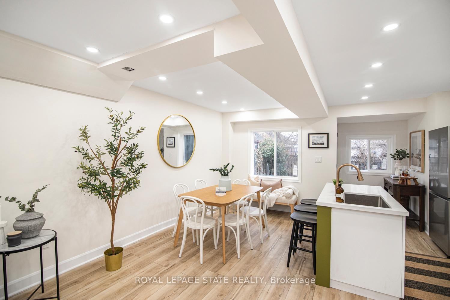 









7


Stapleton

Avenue,
Hamilton,




ON
L8H 3N4

