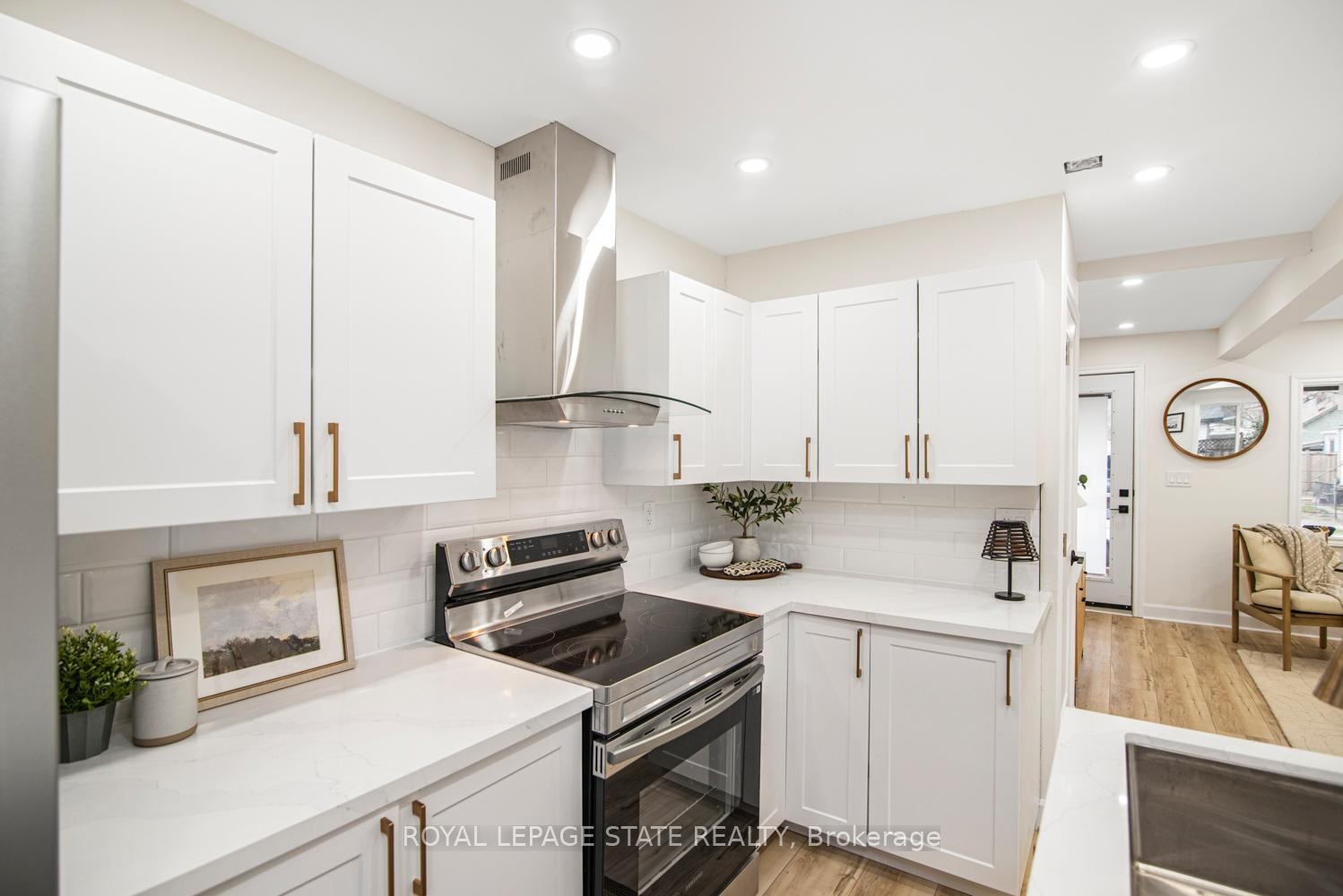 









7


Stapleton

Avenue,
Hamilton,




ON
L8H 3N4

