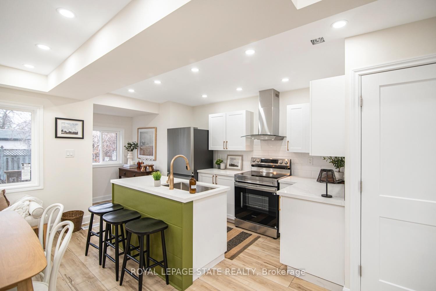 









7


Stapleton

Avenue,
Hamilton,




ON
L8H 3N4

