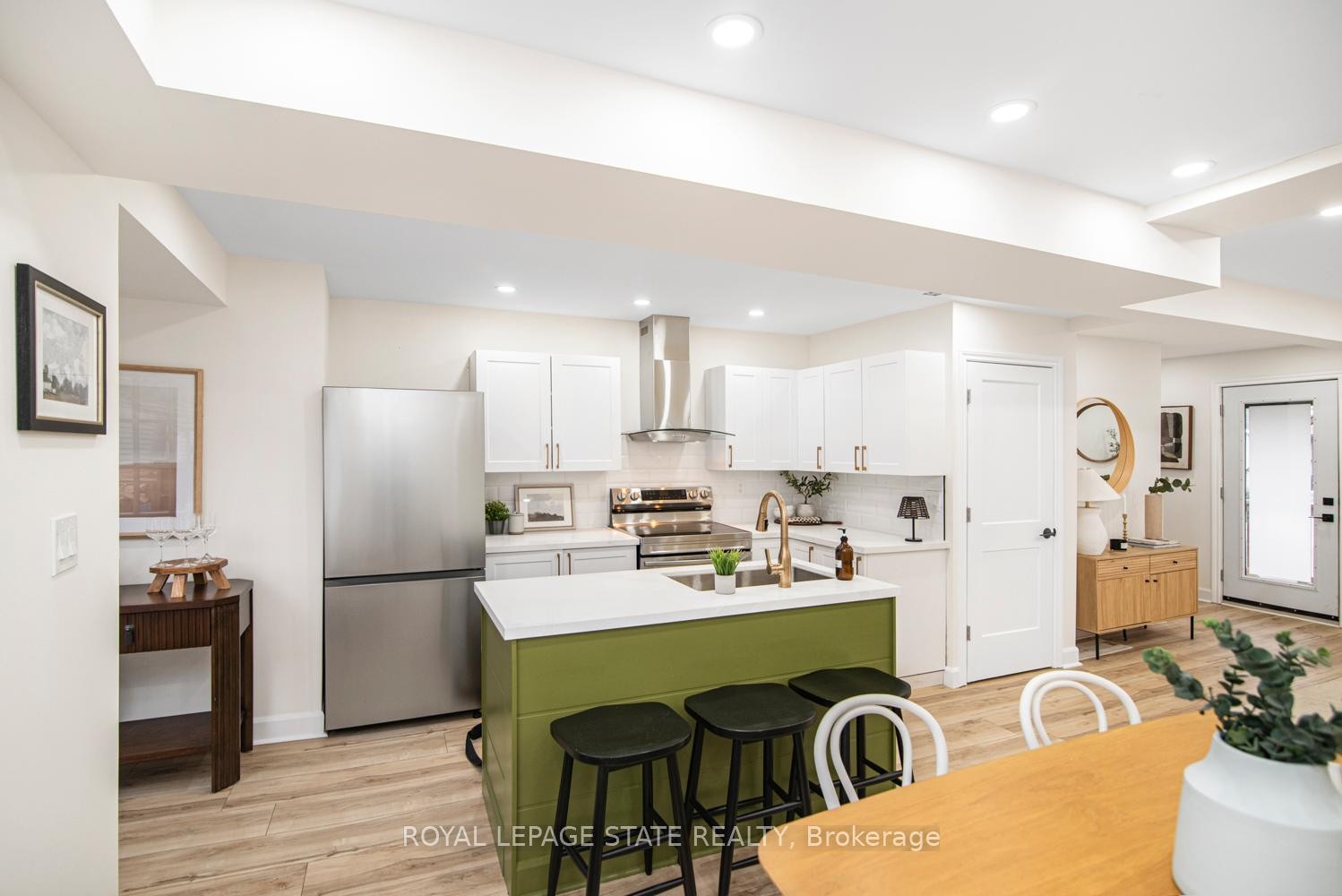 









7


Stapleton

Avenue,
Hamilton,




ON
L8H 3N4

