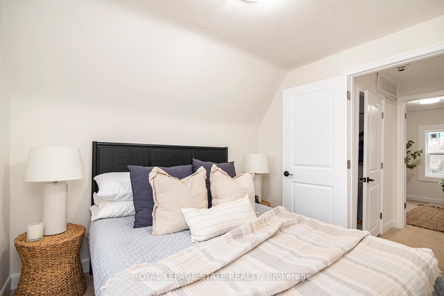 









7


Stapleton

Avenue,
Hamilton,




ON
L8H 3N4

