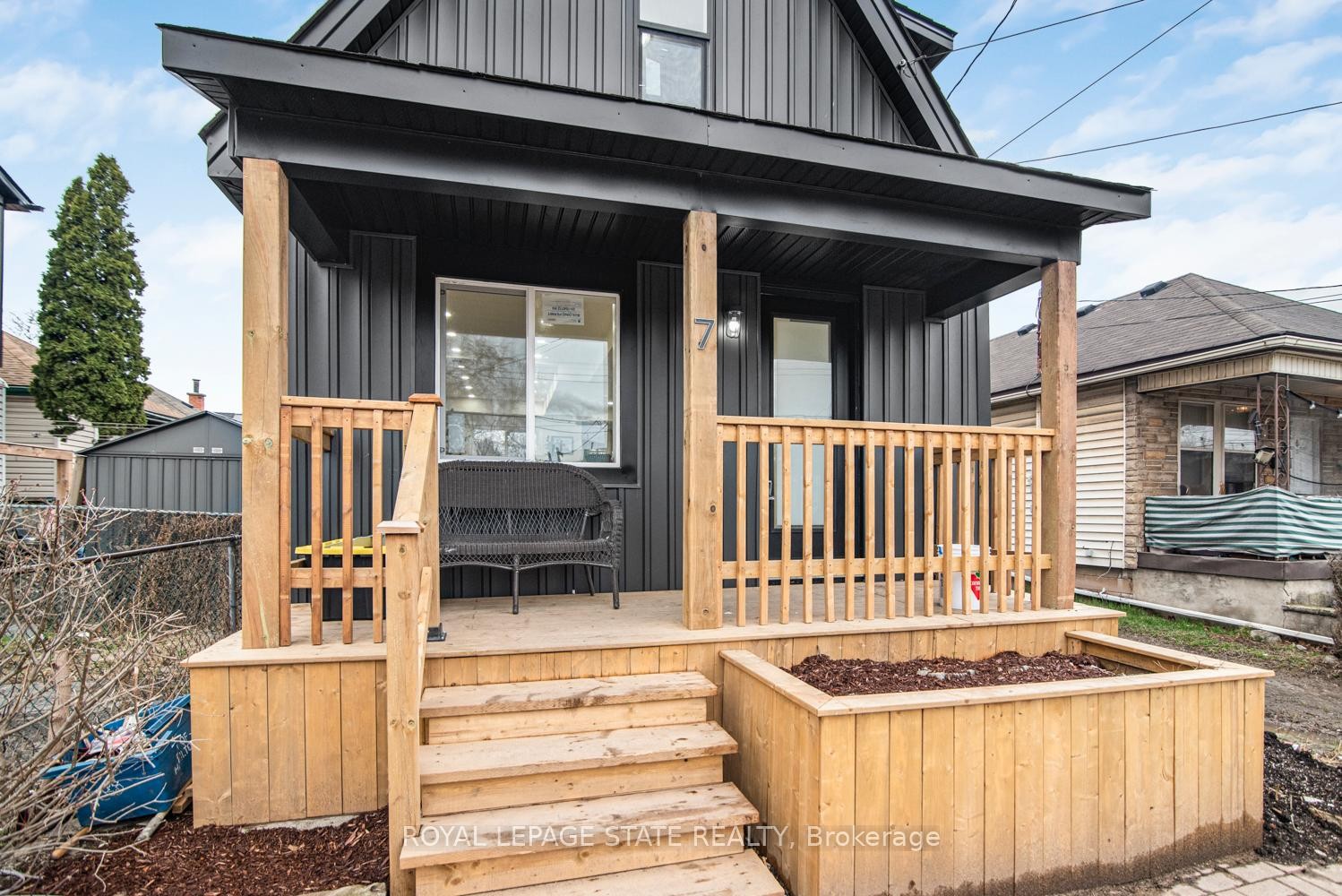 









7


Stapleton

Avenue,
Hamilton,




ON
L8H 3N4

