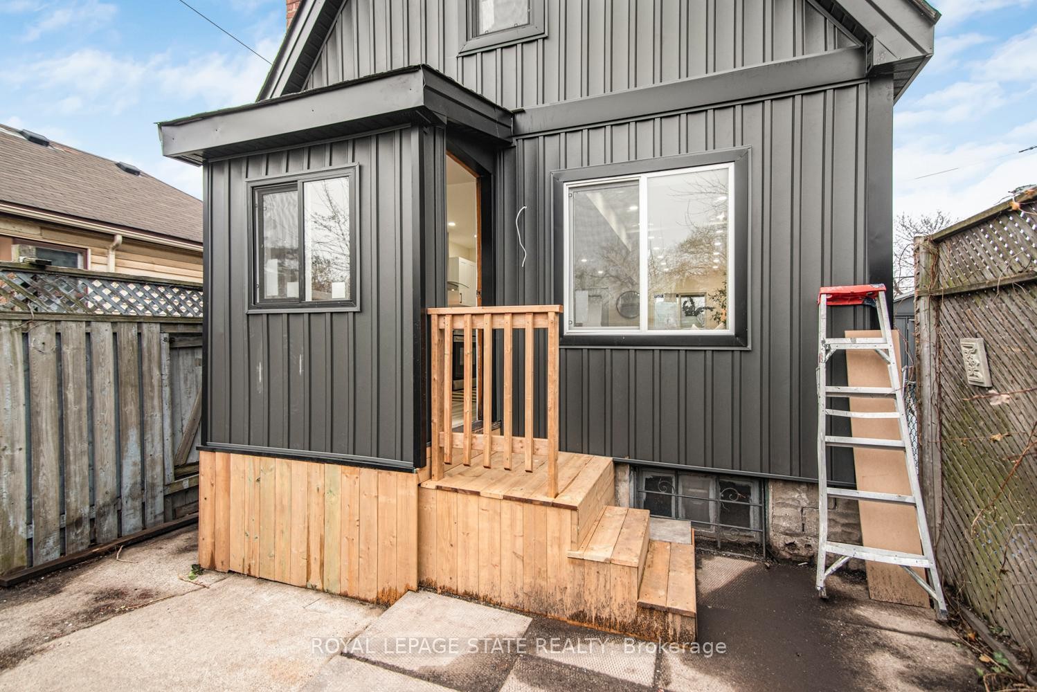 









7


Stapleton

Avenue,
Hamilton,




ON
L8H 3N4

