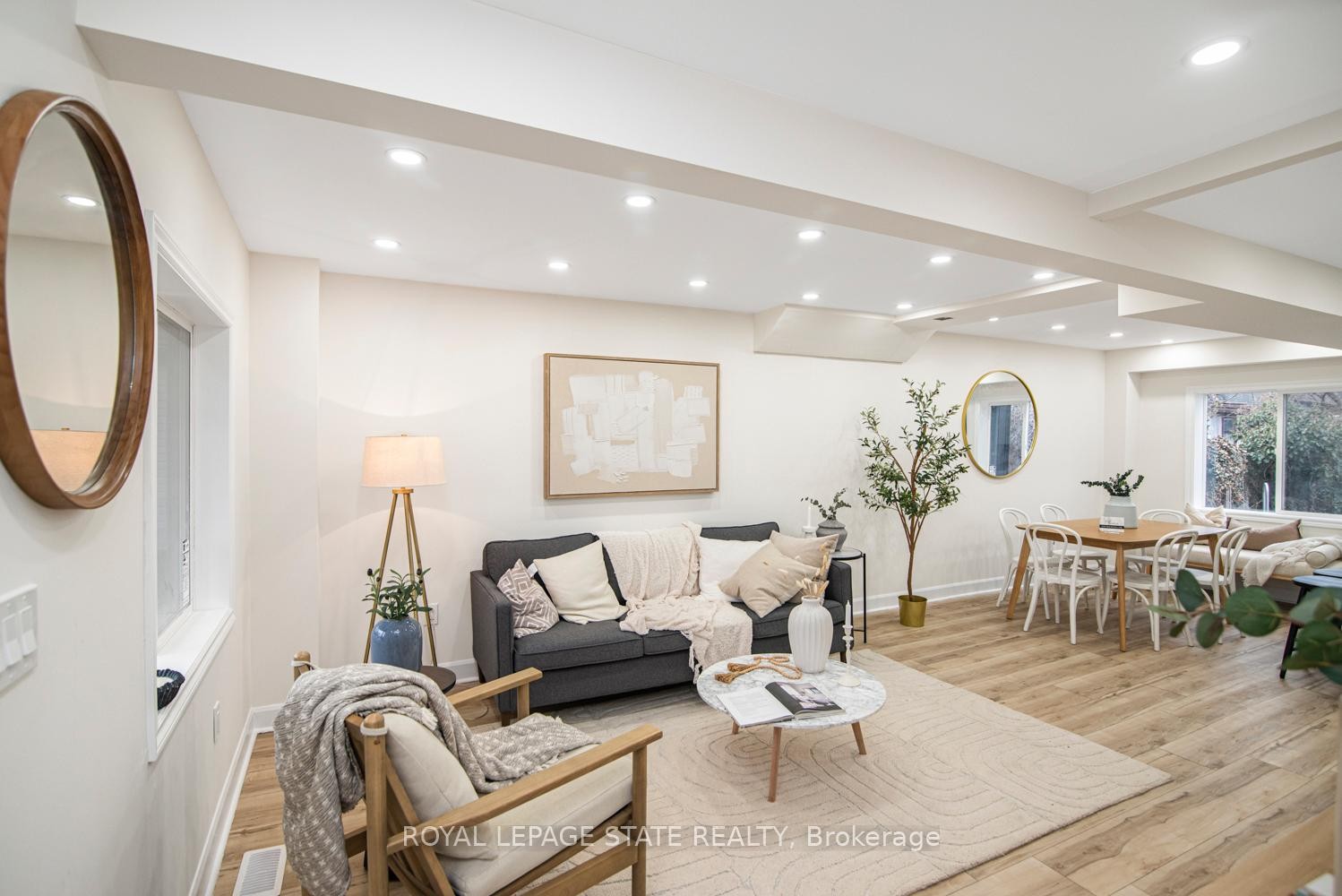 









7


Stapleton

Avenue,
Hamilton,




ON
L8H 3N4

