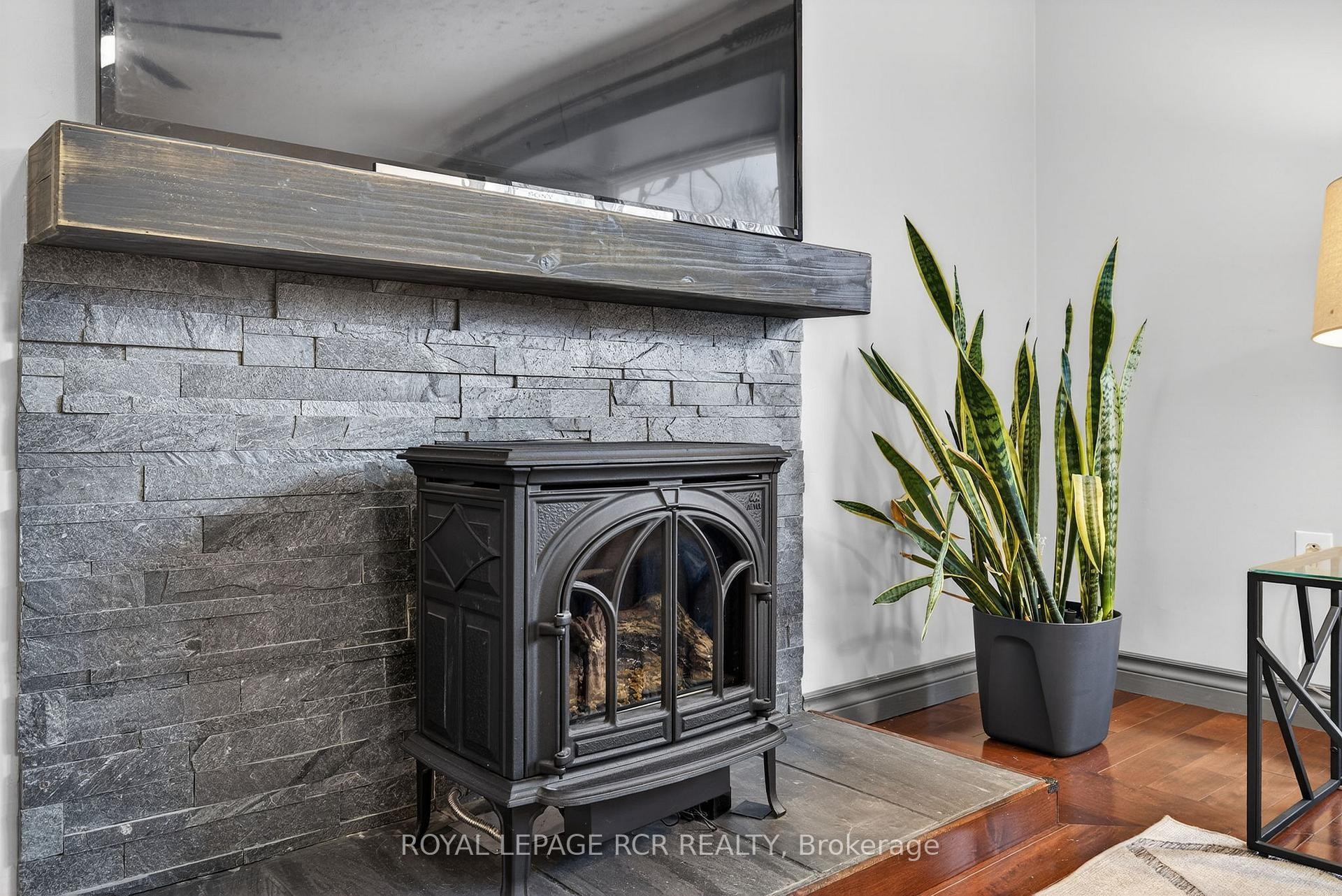 









11


Hilltop

Drive,
Caledon,




ON
L7C 1K7

