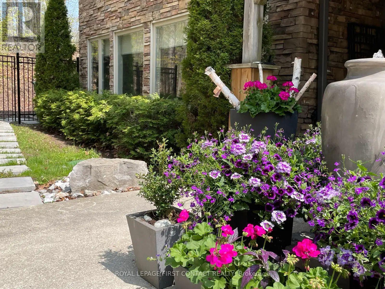 












52 PINE RIDGE TRAIL

,
Oro-Medonte,




Ontario
L4M4Y8

