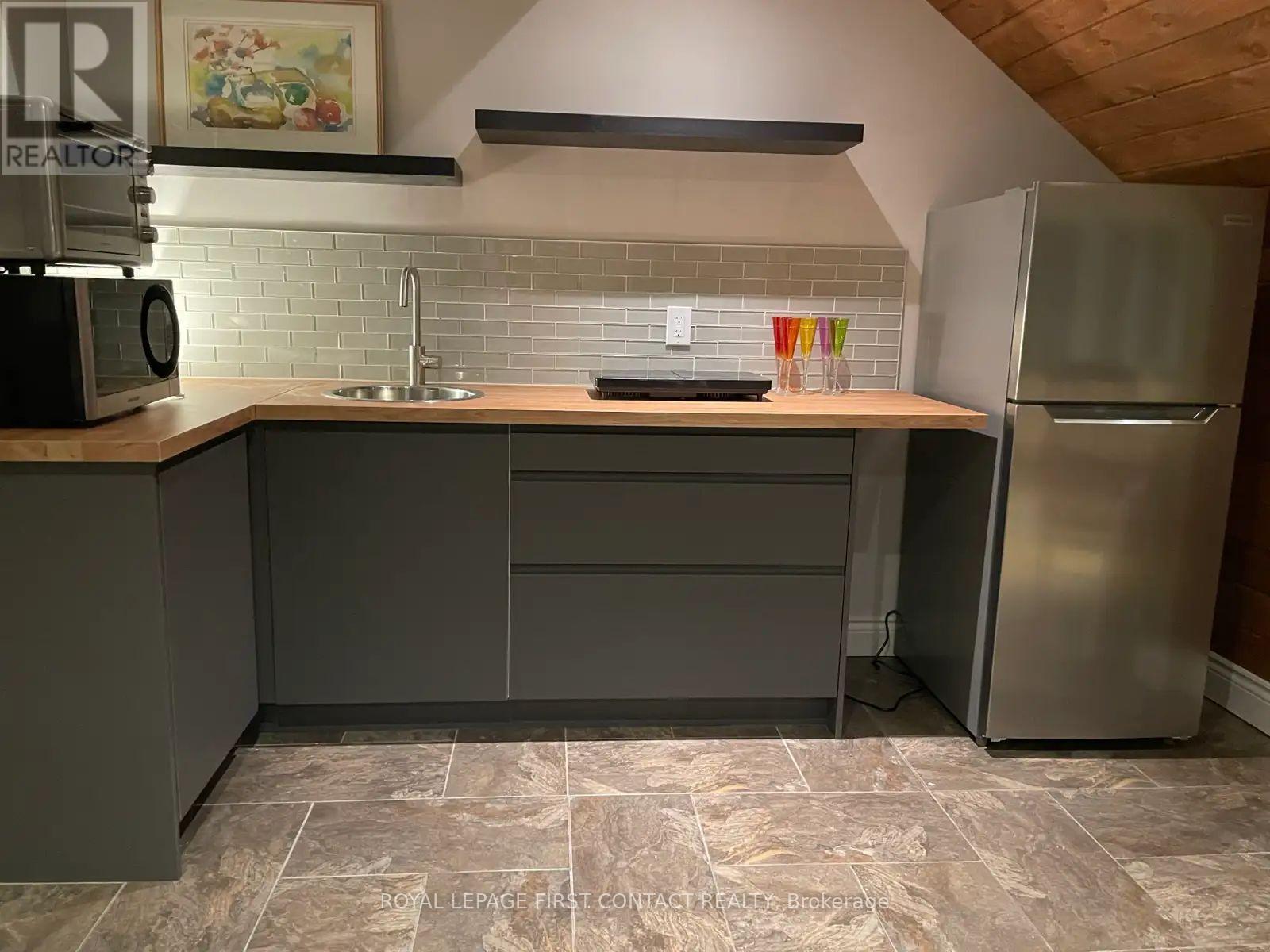 












52 PINE RIDGE TRAIL

,
Oro-Medonte,




Ontario
L4M4Y8

